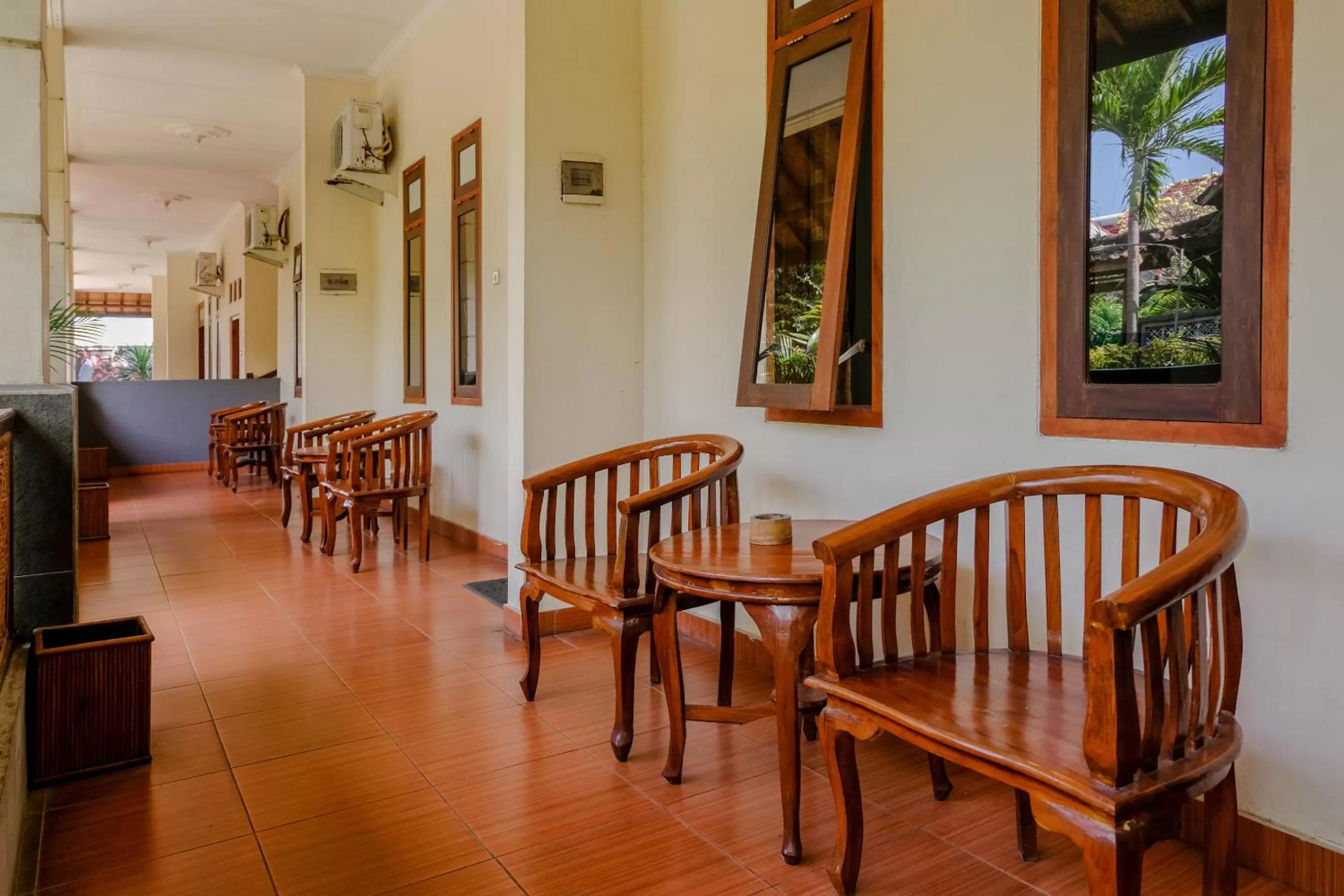 Restaurant/places to eat in Hotel Mahkota Plengkung by ecommerceloka