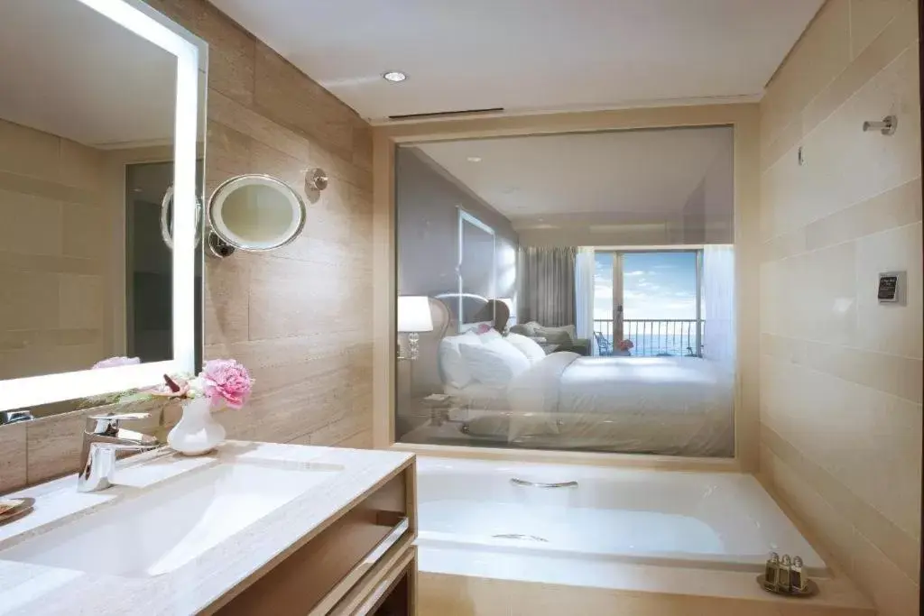 Bathroom in Paradise Hotel Busan