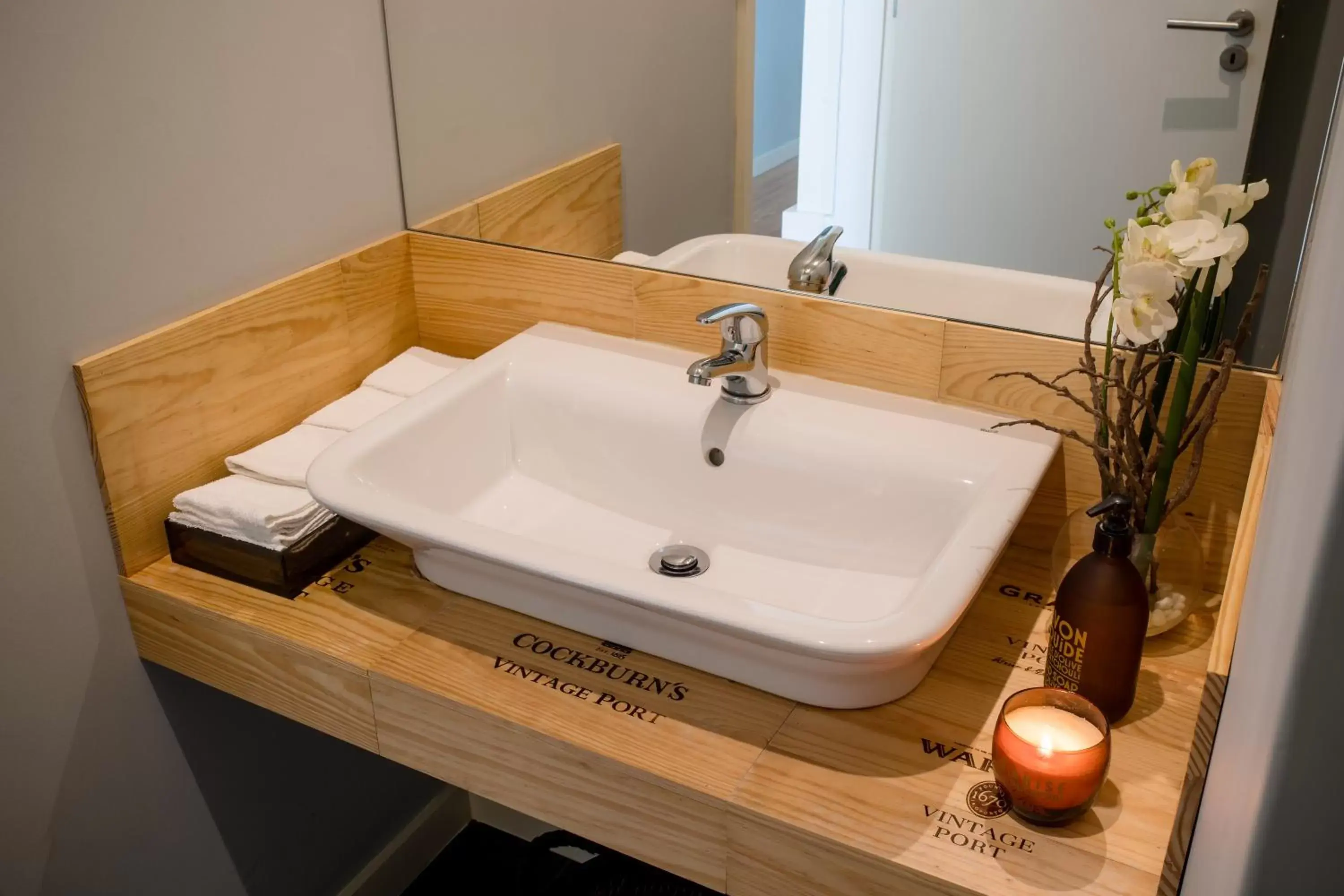 Bathroom in Decanting Porto House