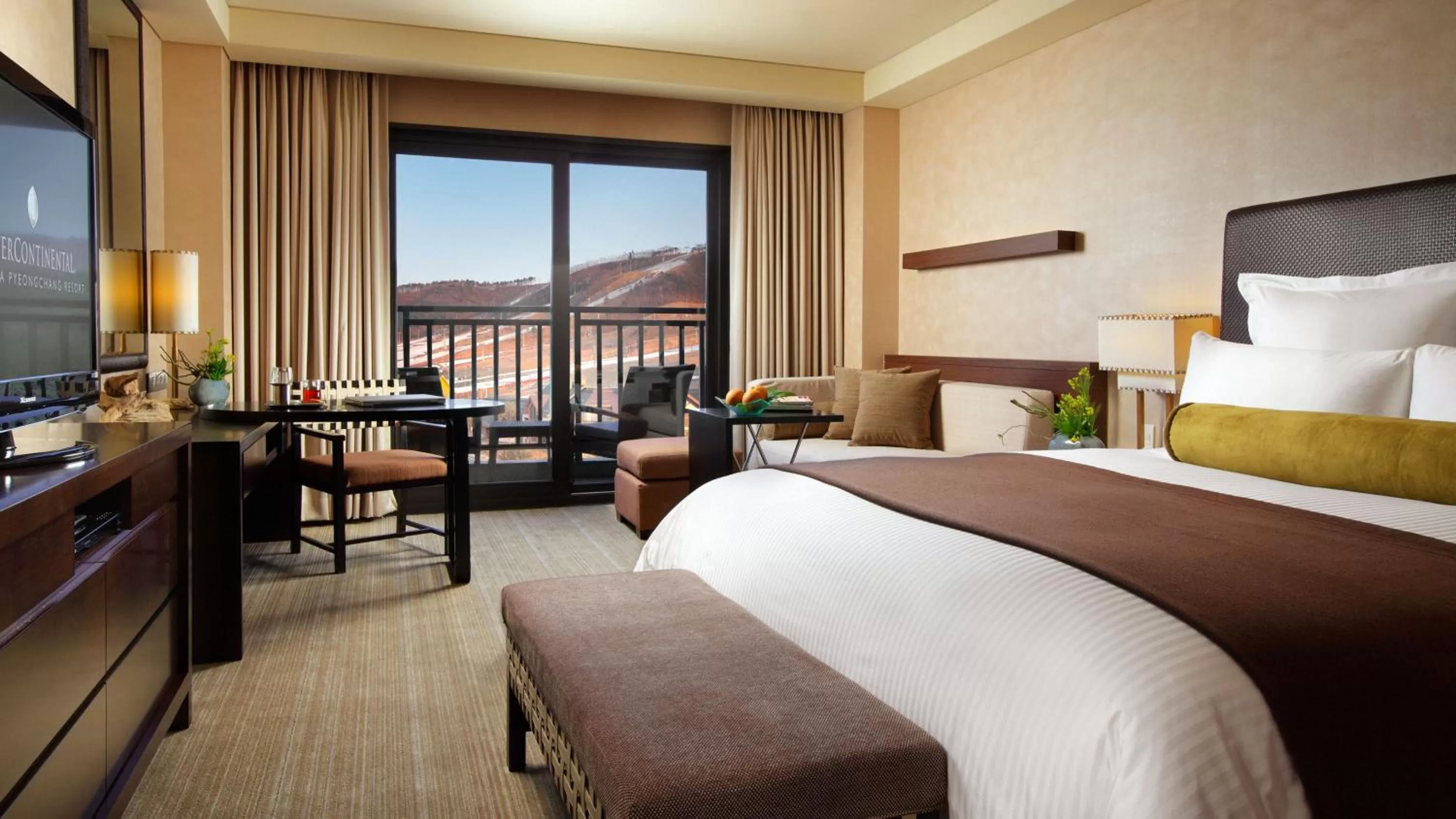 Photo of the whole room, Bed in Intercontinental Alpensia Pyeongchang Resort by IHG