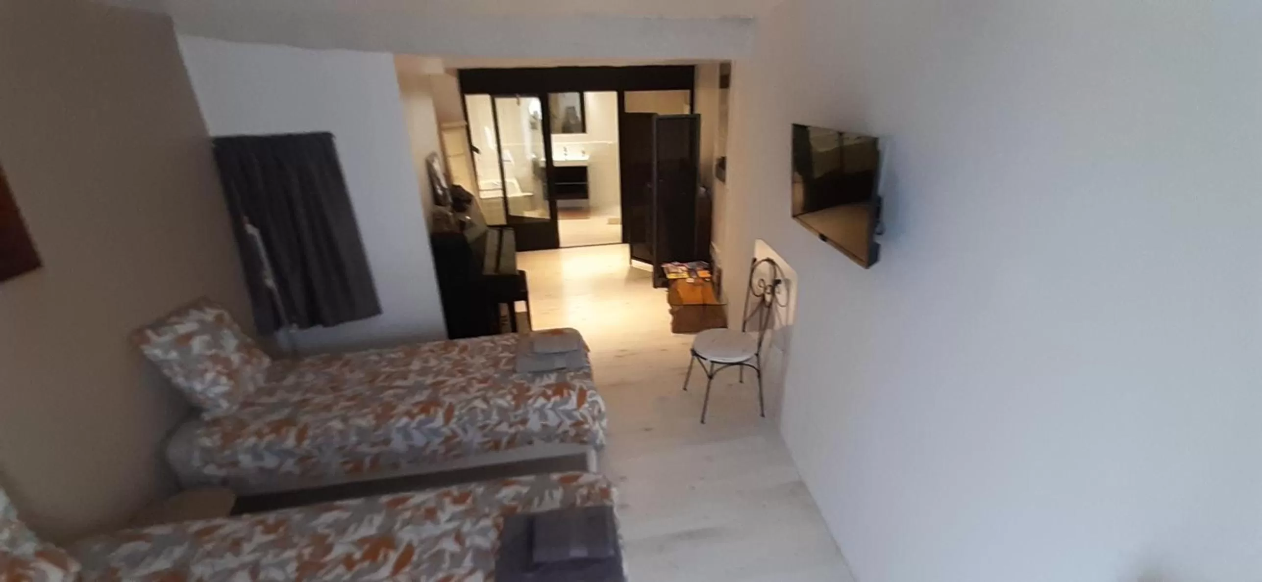 Bed in Eyragues suite parentale