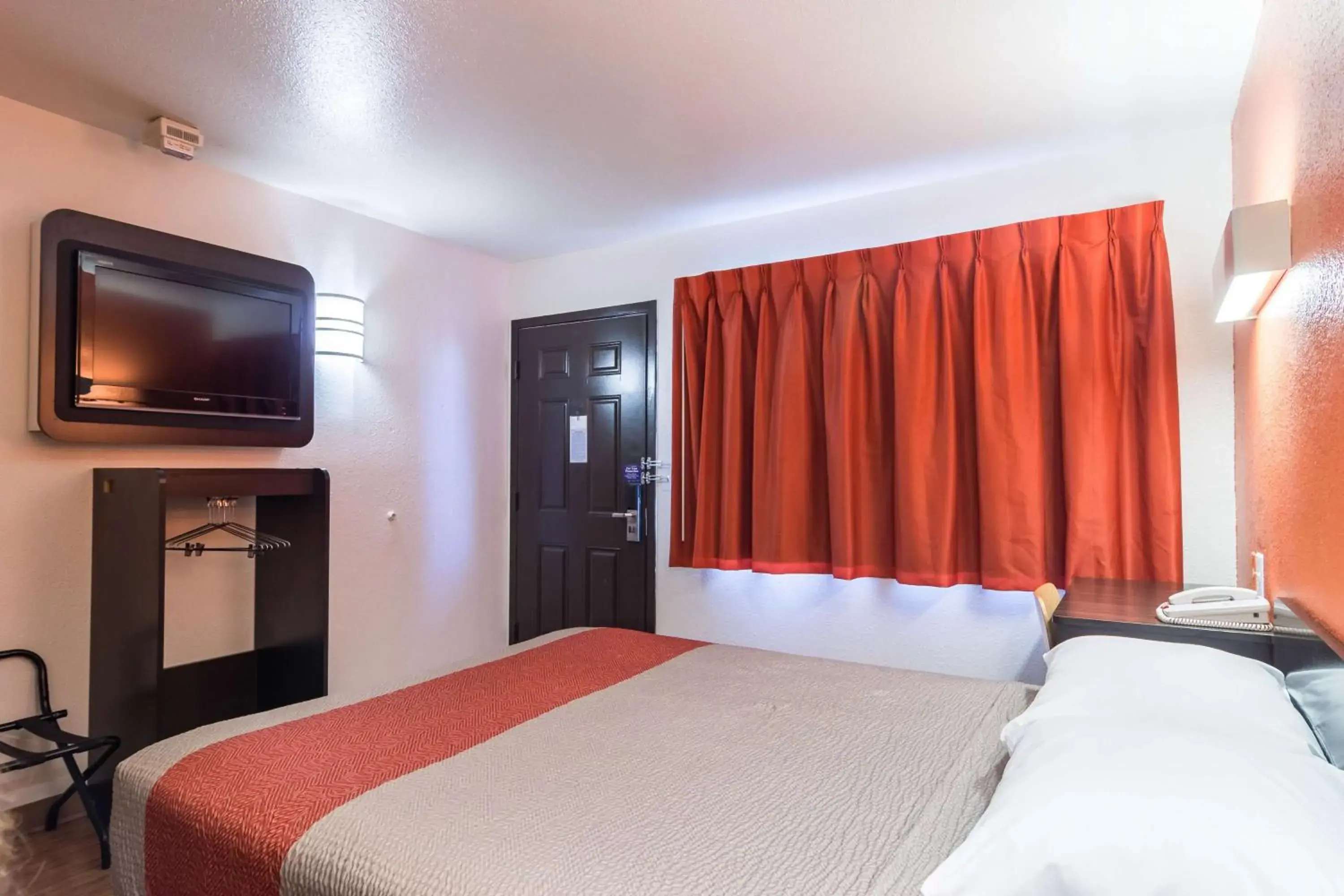 TV and multimedia, TV/Entertainment Center in Motel 6-Oroville, CA