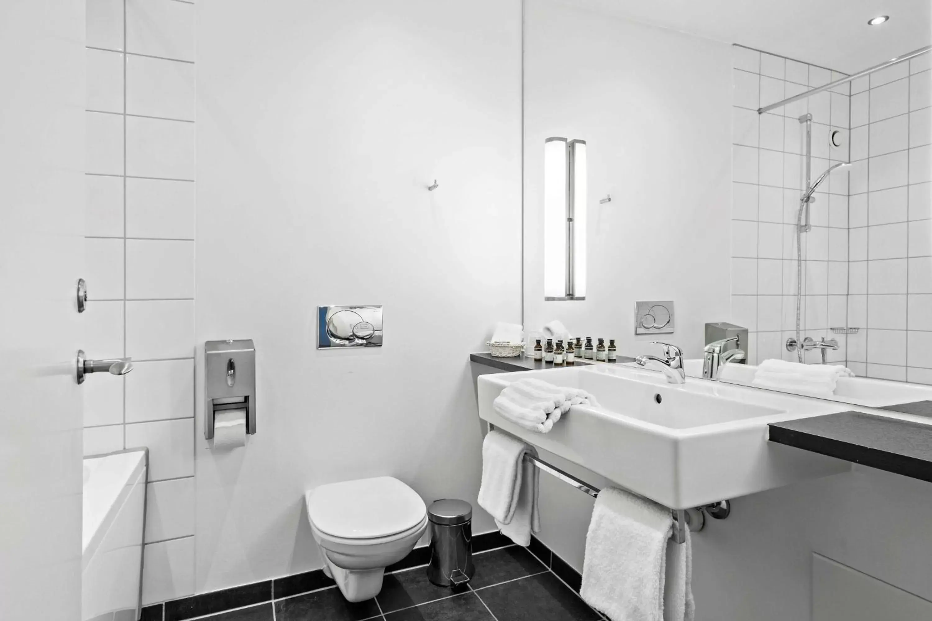 Bathroom in Best Western ToRVEhallerne