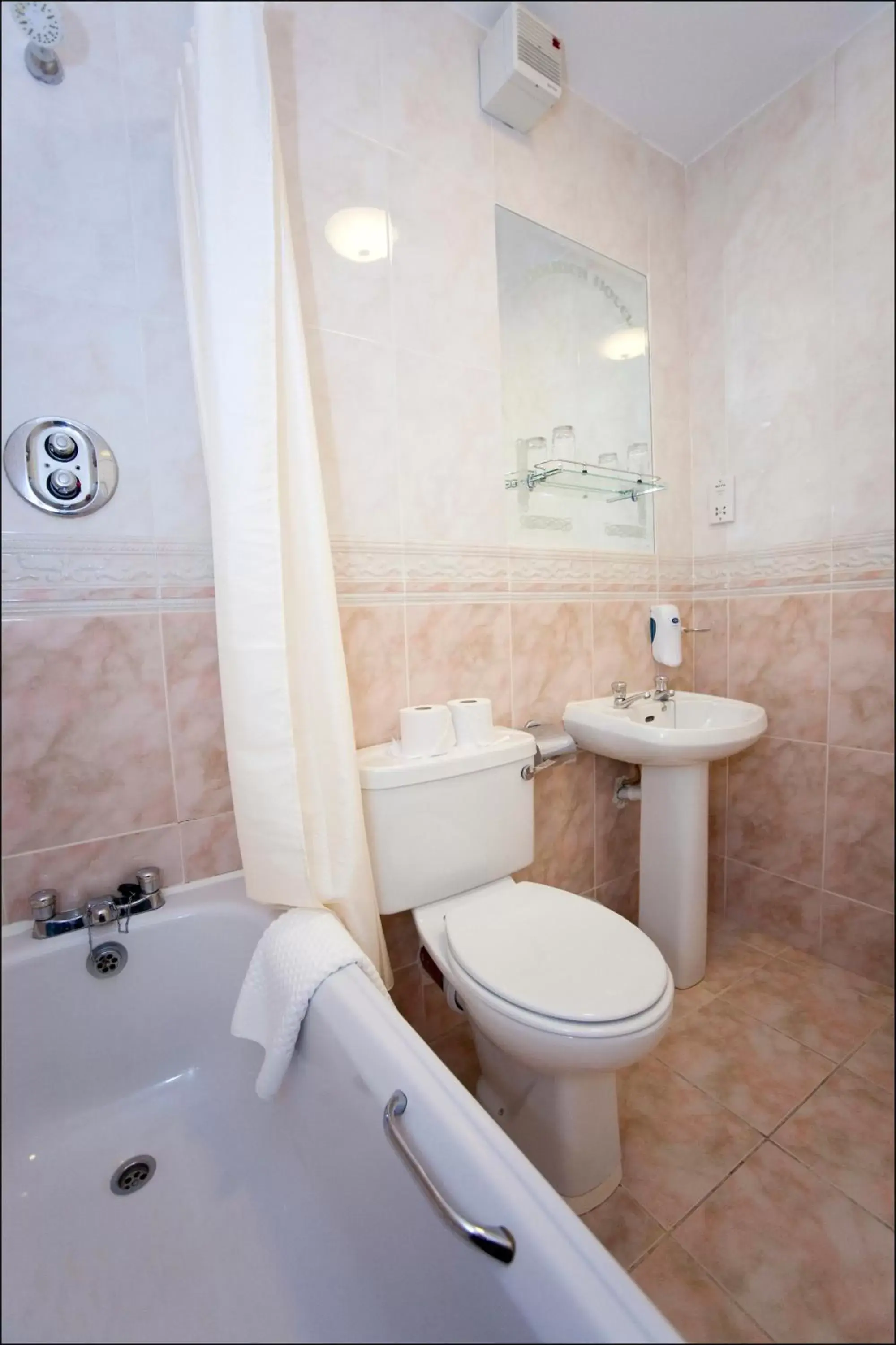 Bathroom in Woodford Dolmen Hotel Carlow