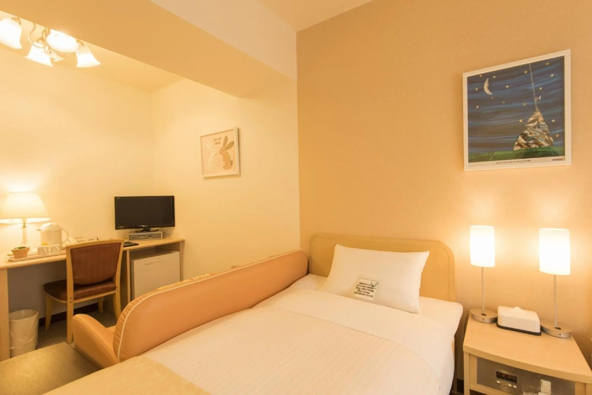 Photo of the whole room, Bed in Hotel Famy Inn Kinshicho