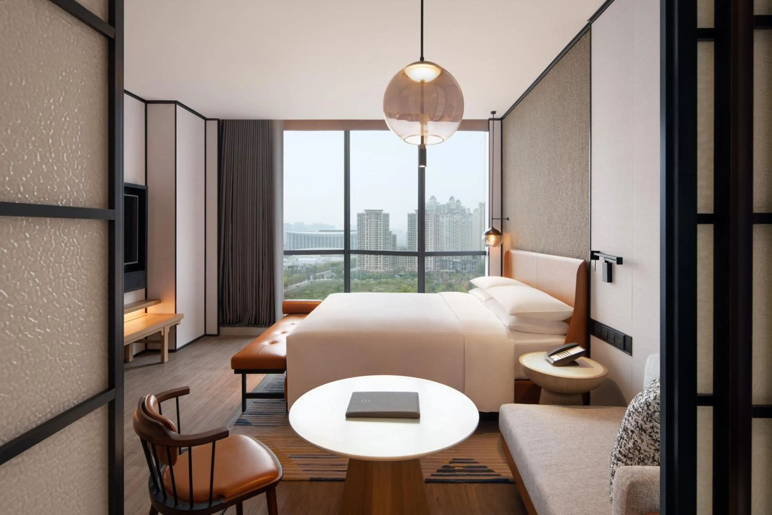 Photo of the whole room, Bed in Sheraton Xi'an Chanba