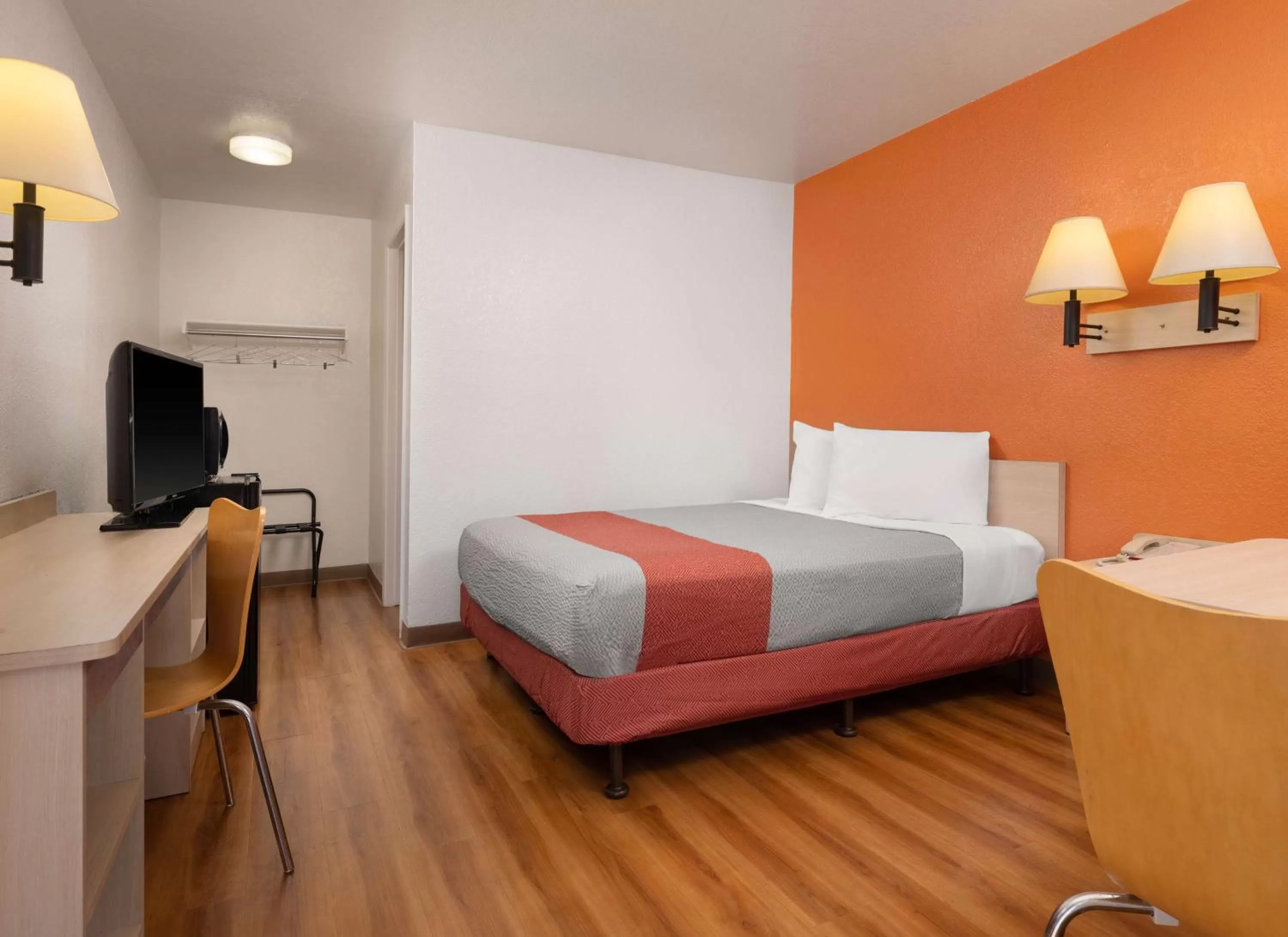 Photo of the whole room in Motel 6-San Luis Obispo, CA - North