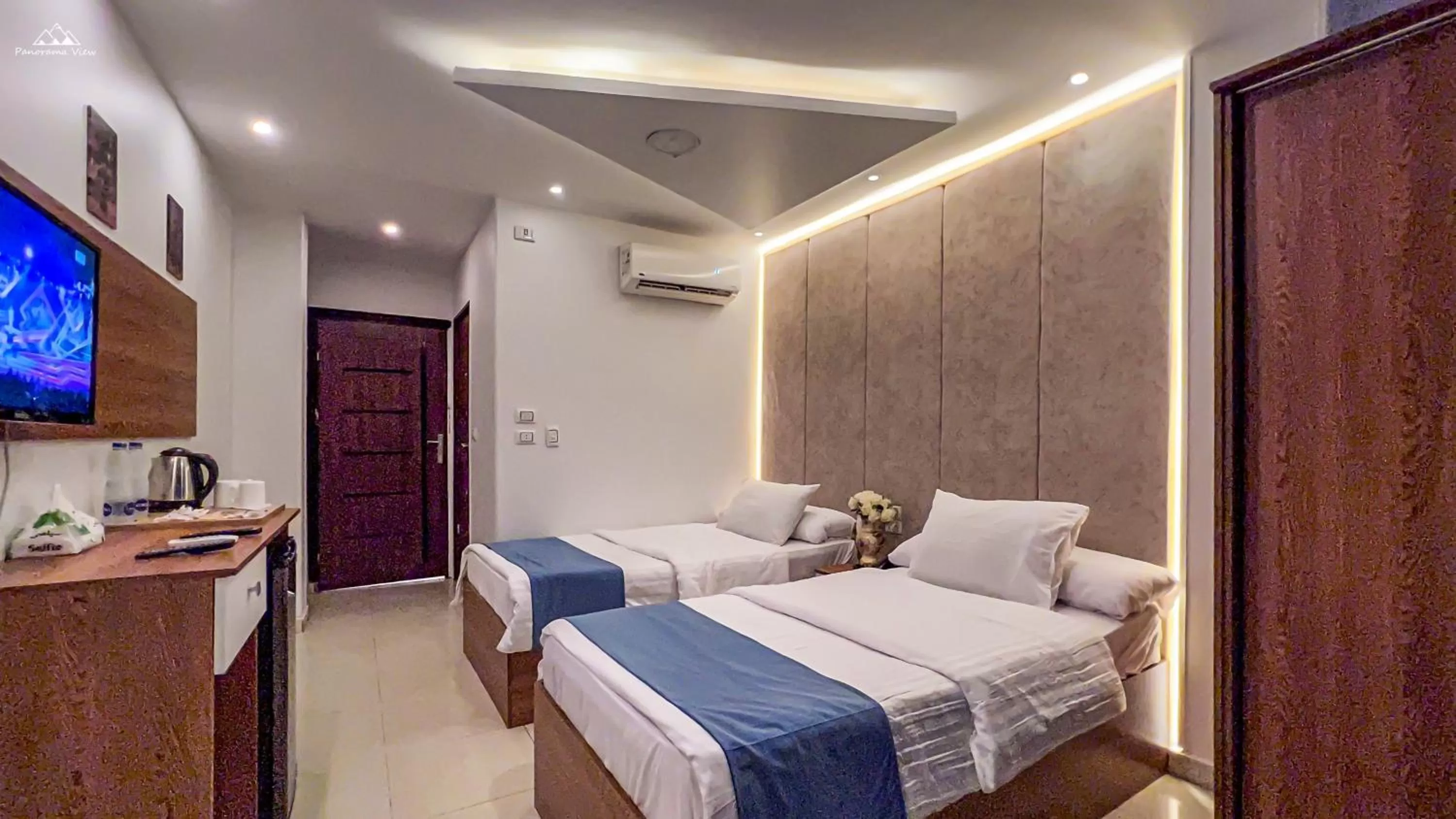 Bedroom, Bed in PANORAMA view pyramids