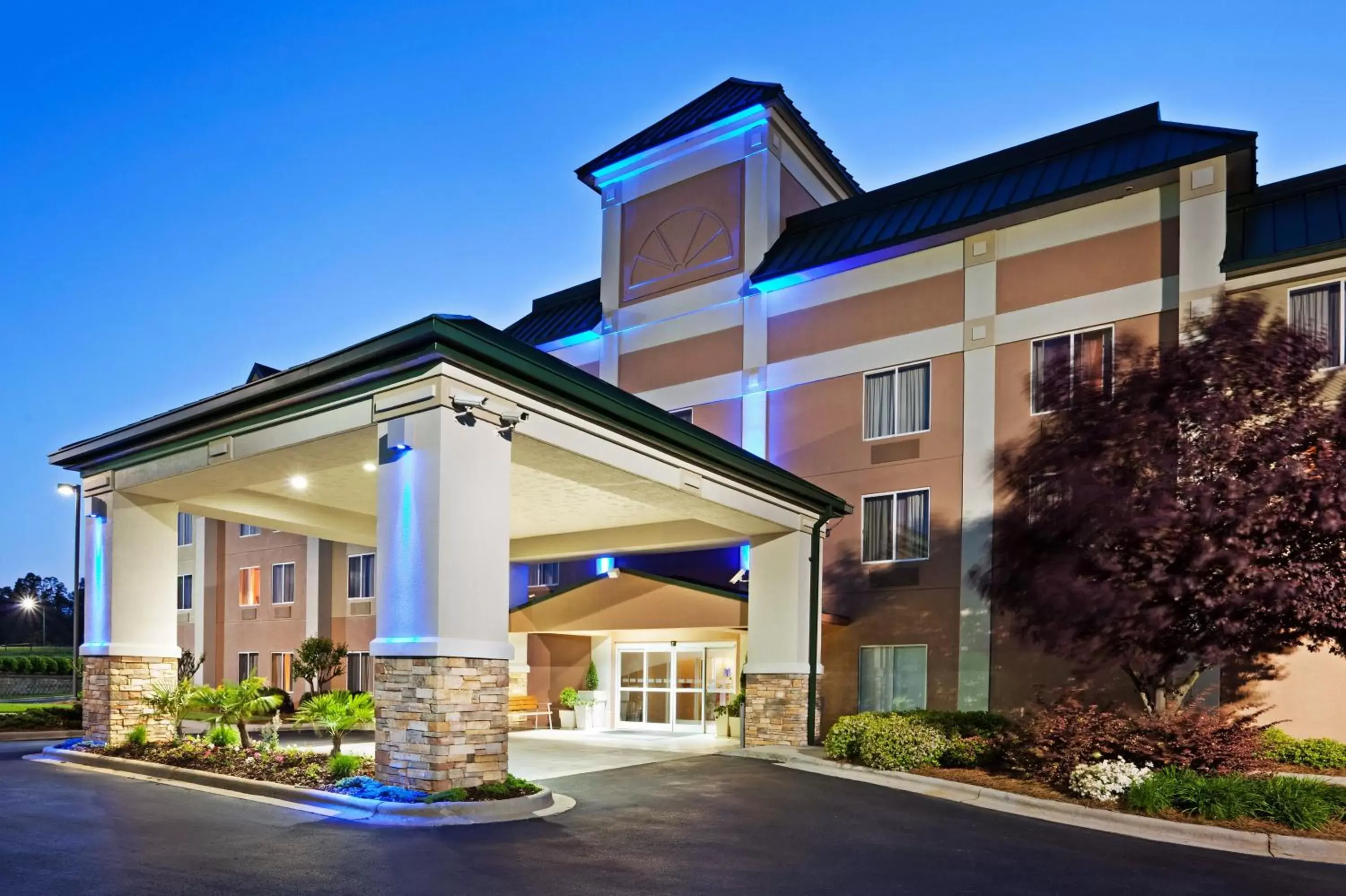 Property Building in Holiday Inn Express & Suites Kings Mountain - Shelby Area, an IHG Hotel