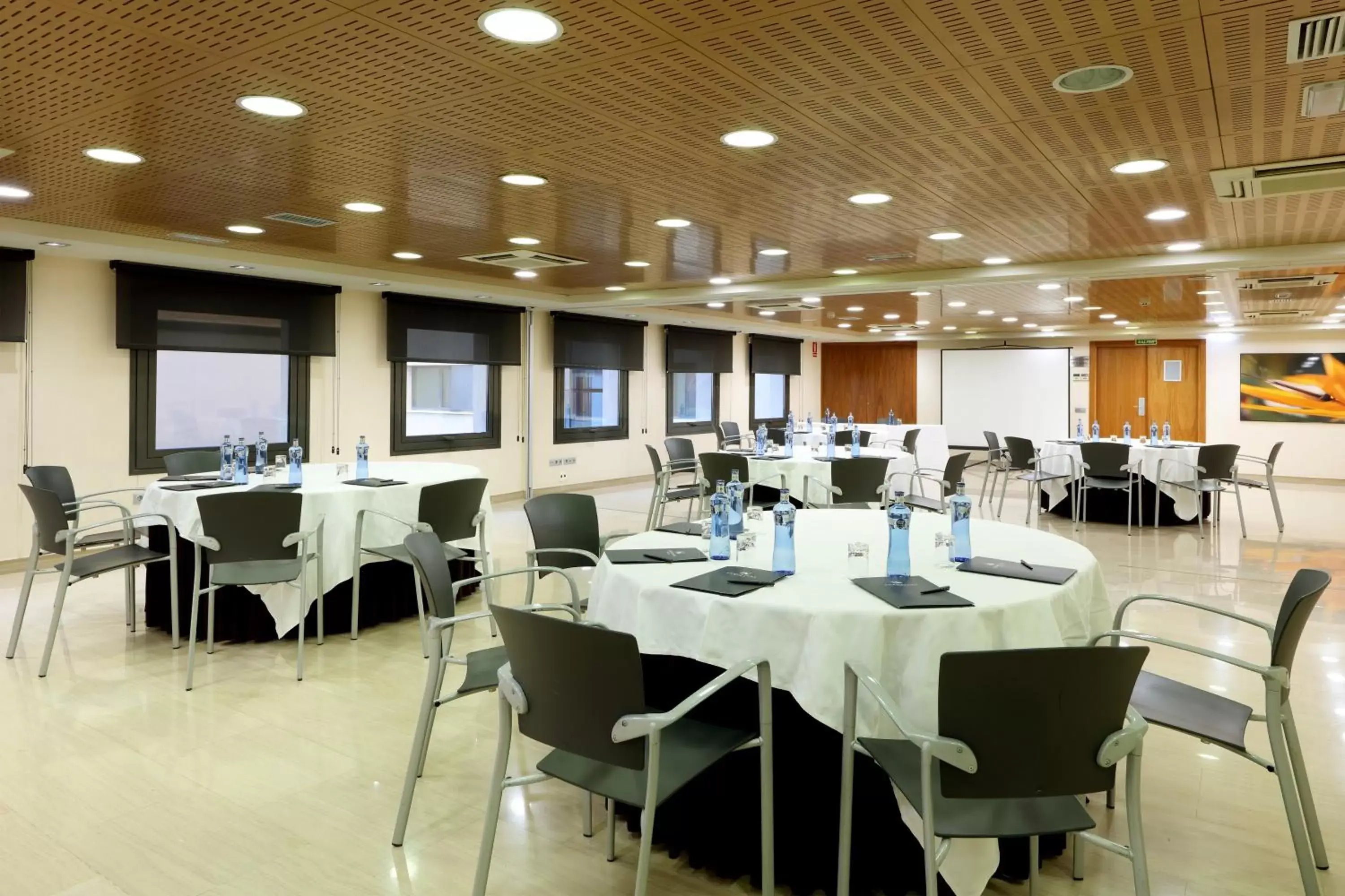 Meeting/conference room, Restaurant/Places to Eat in Eurostars Centrum Alicante