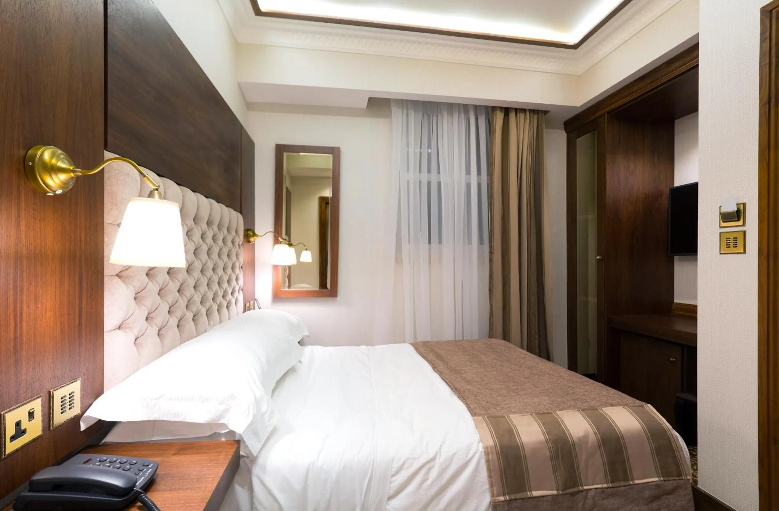 Bed in Kensington Prime Hotel