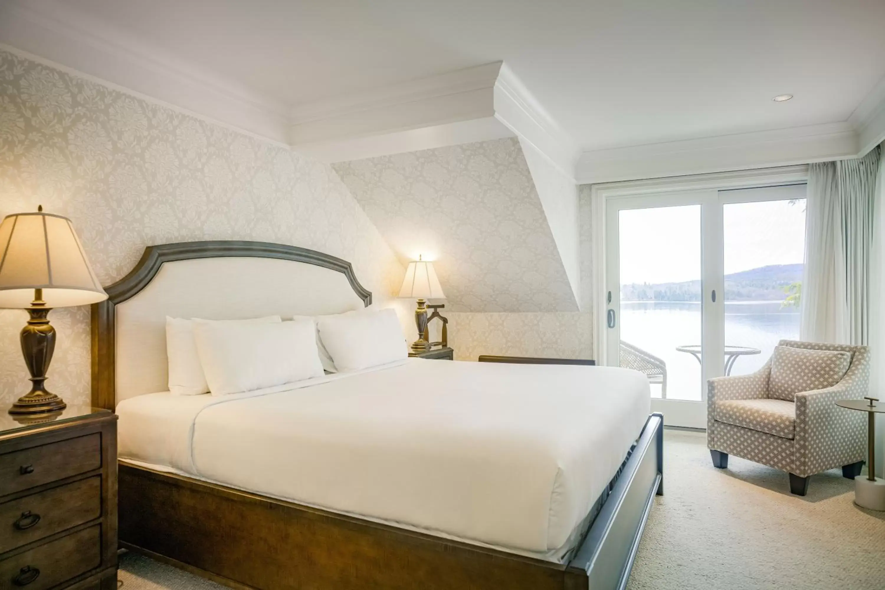 Bed in Ripplecove Hotel & Spa