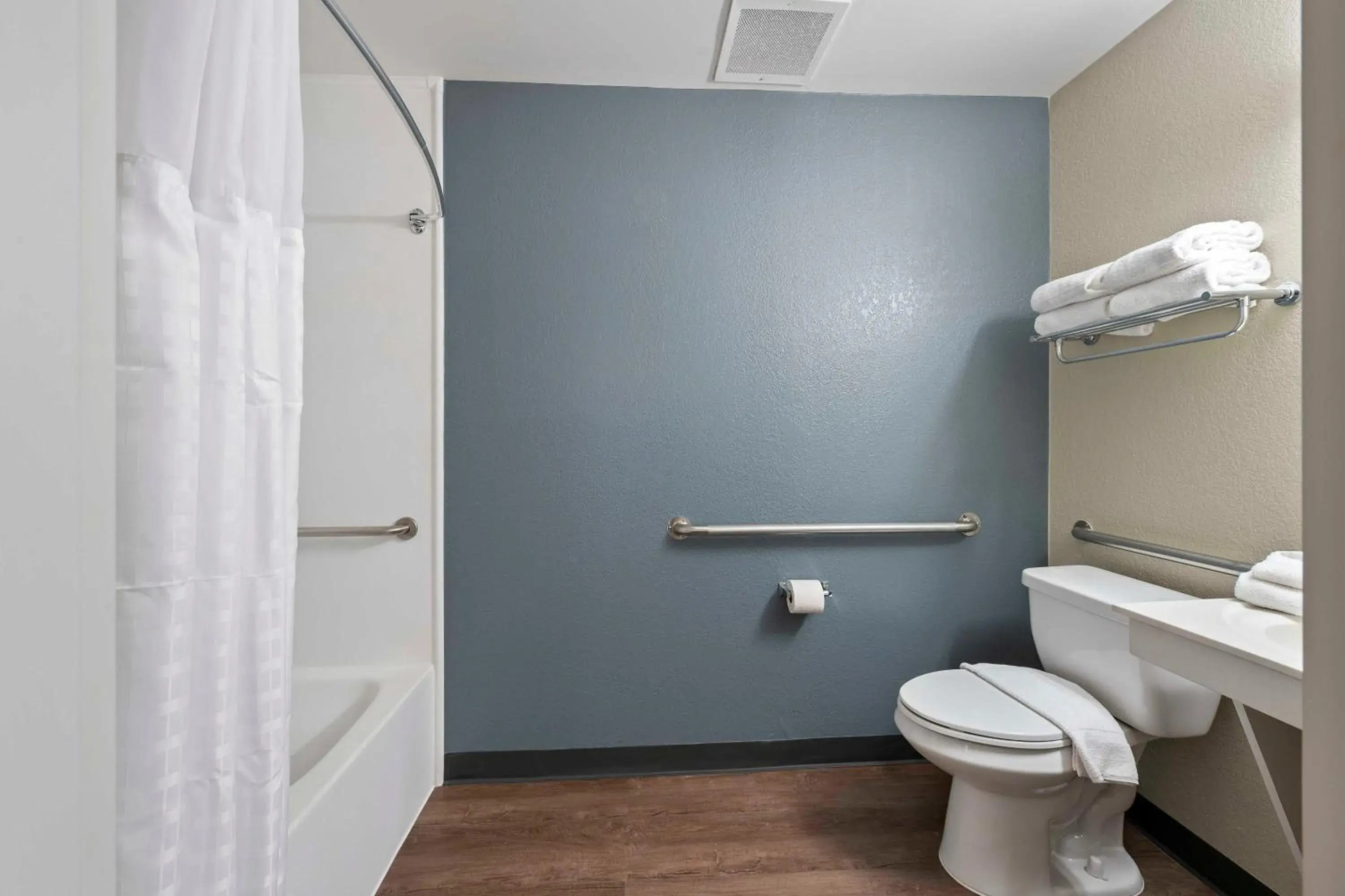 Bathroom in Extended Stay America Suites - Charlotte - University Place