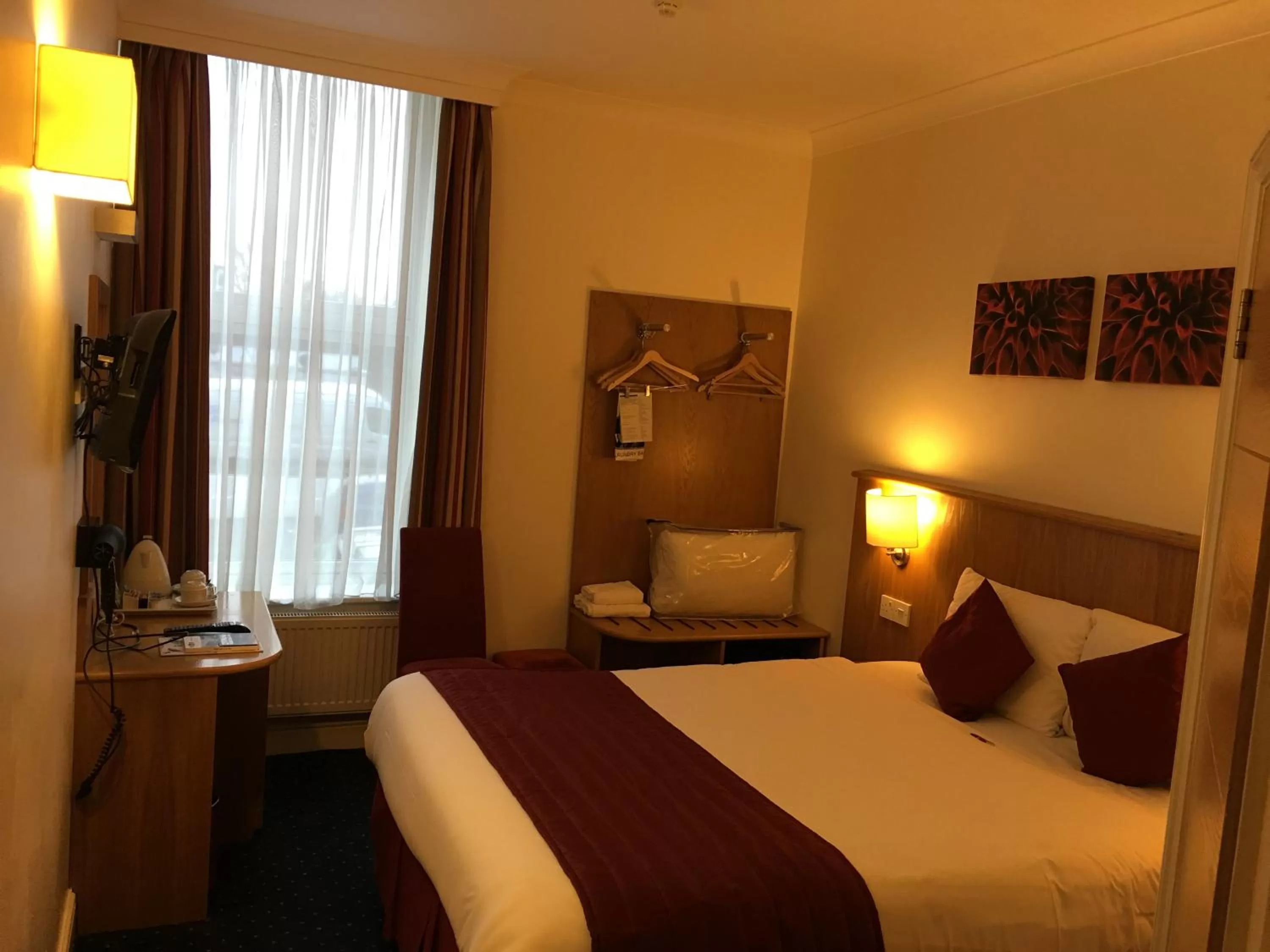 Bed in Best Western London Highbury