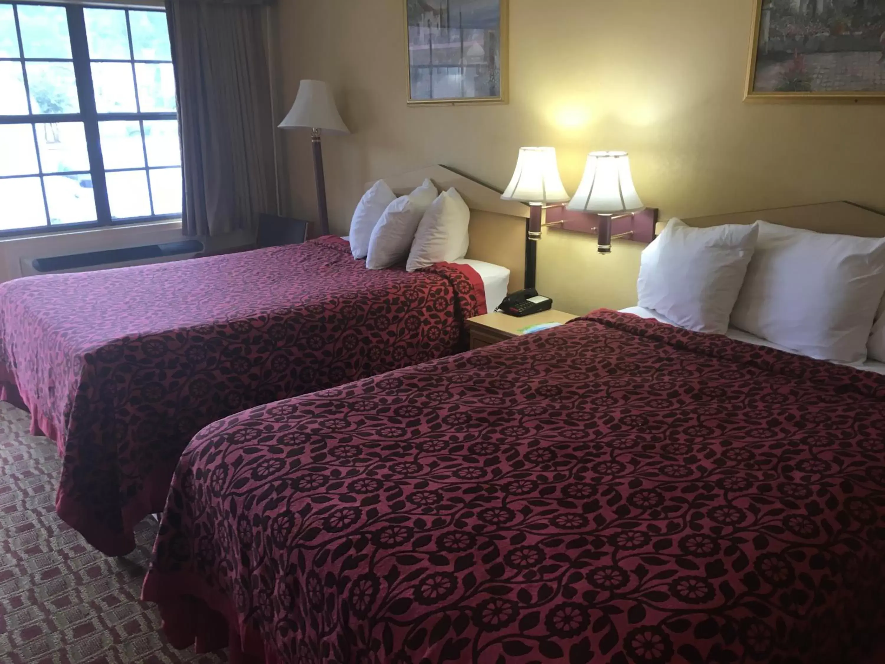 Bed in Days Inn by Wyndham Yazoo City