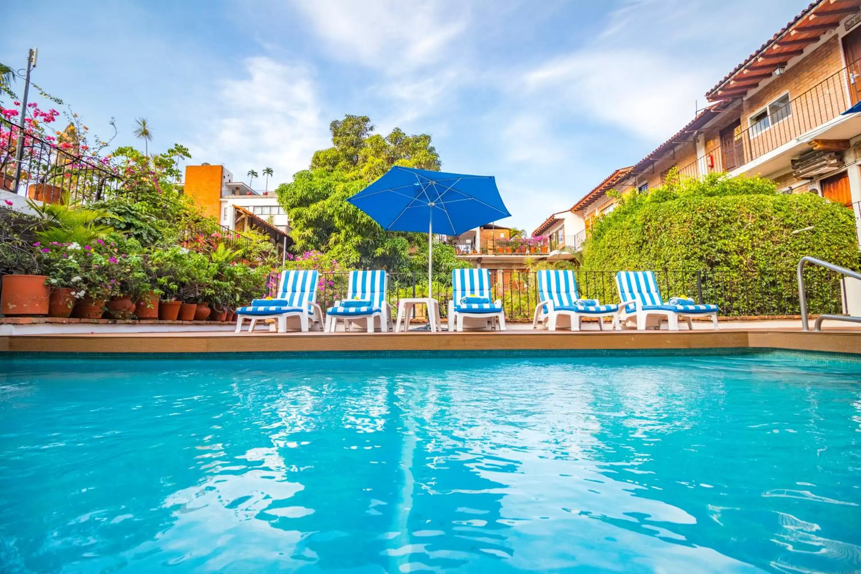 Property building, Swimming Pool in Hotel Posada De Roger