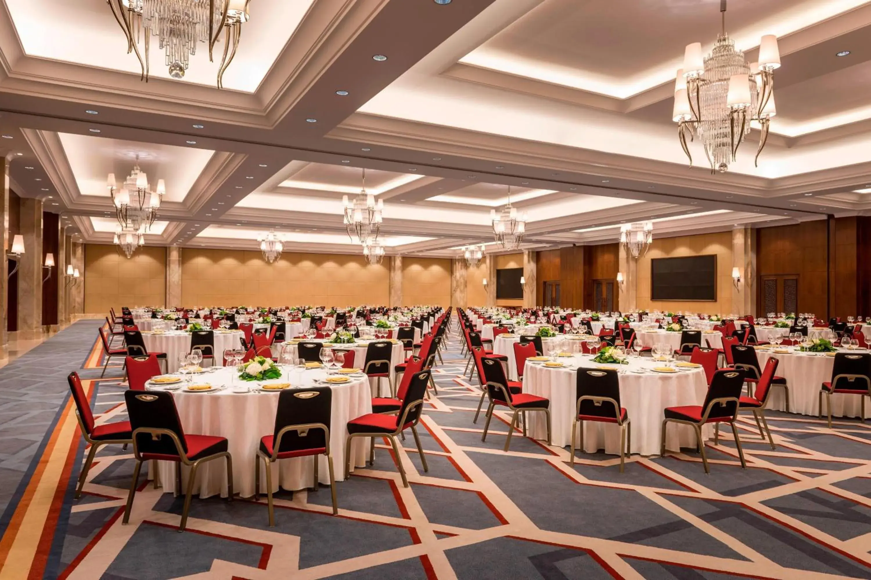 Meeting/conference room, Restaurant/Places to Eat in Sheraton Oman Hotel