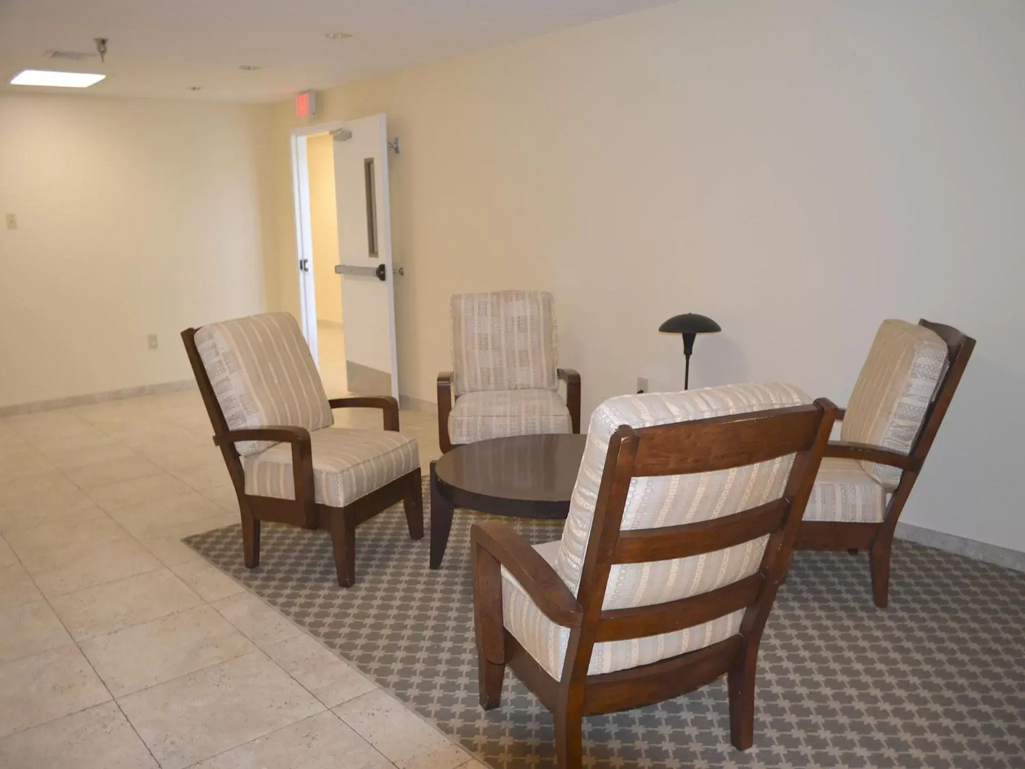 Communal lounge/ TV room, Dining Area in Baymont by Wyndham East Windsor Bradley Airport