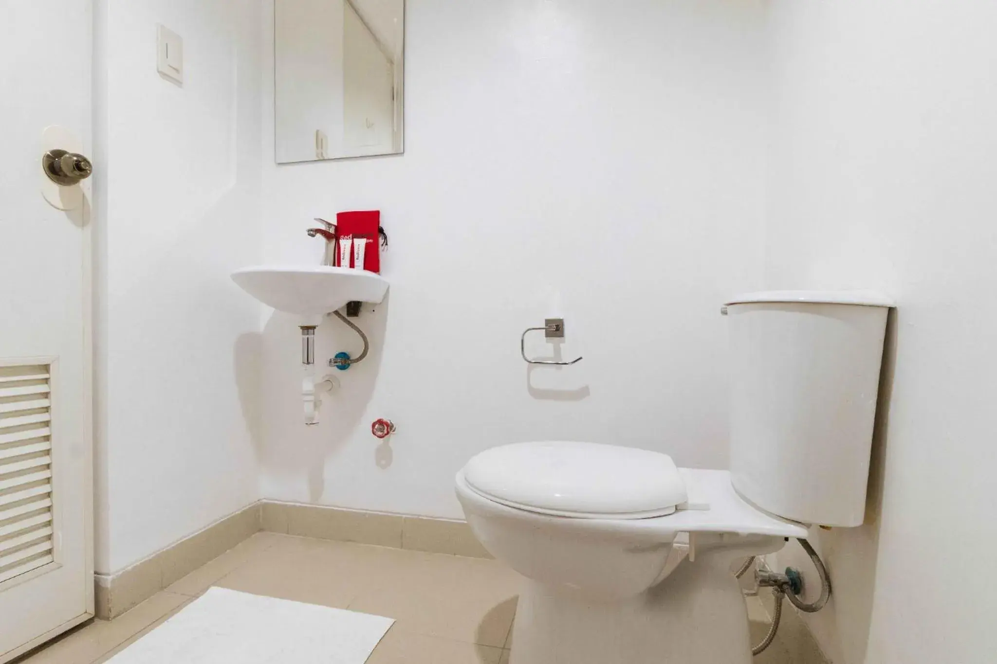 Bathroom in RedDoorz Plus at Banawe Quezon City