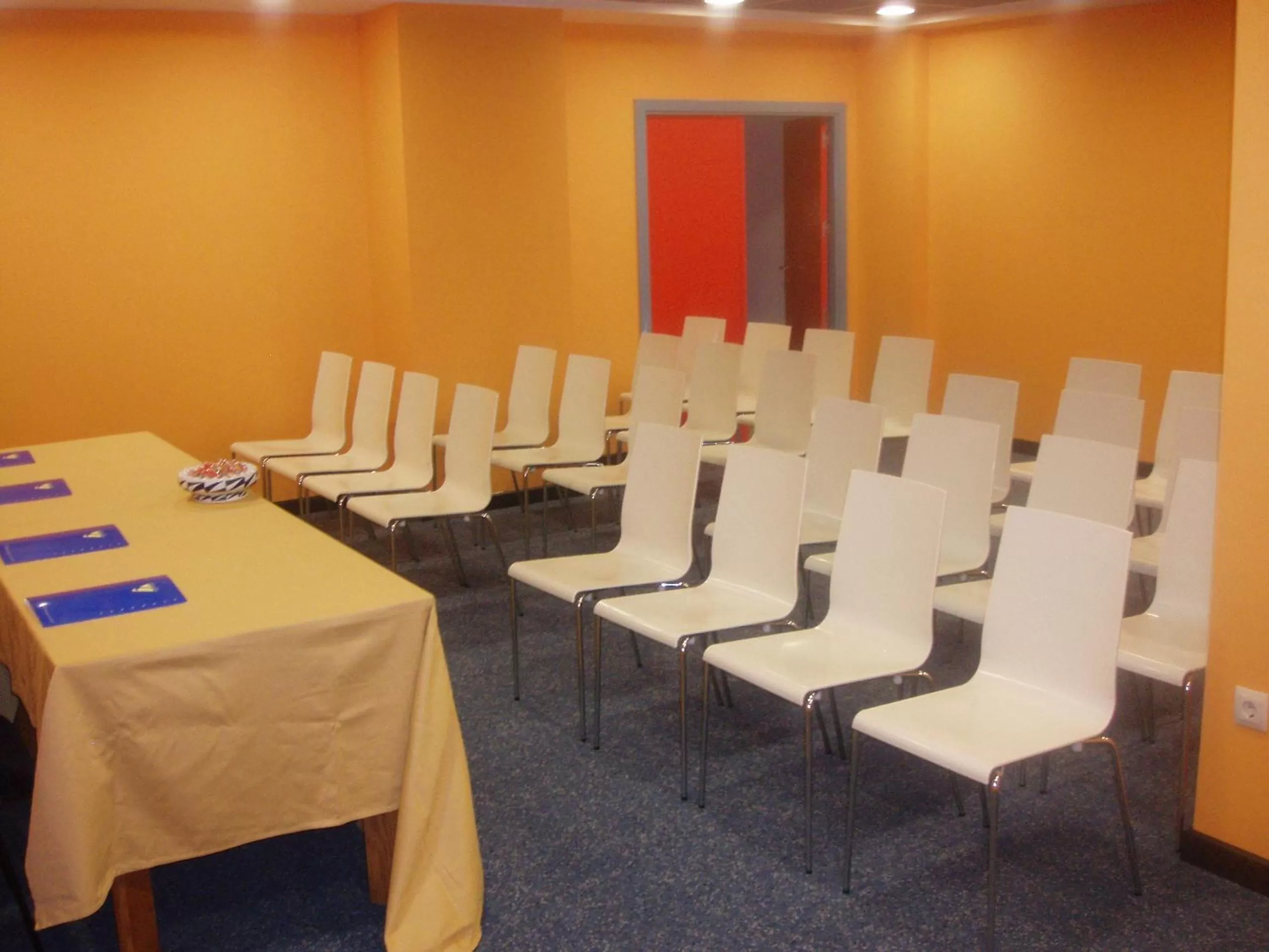 Business facilities in Hotel Gran Via