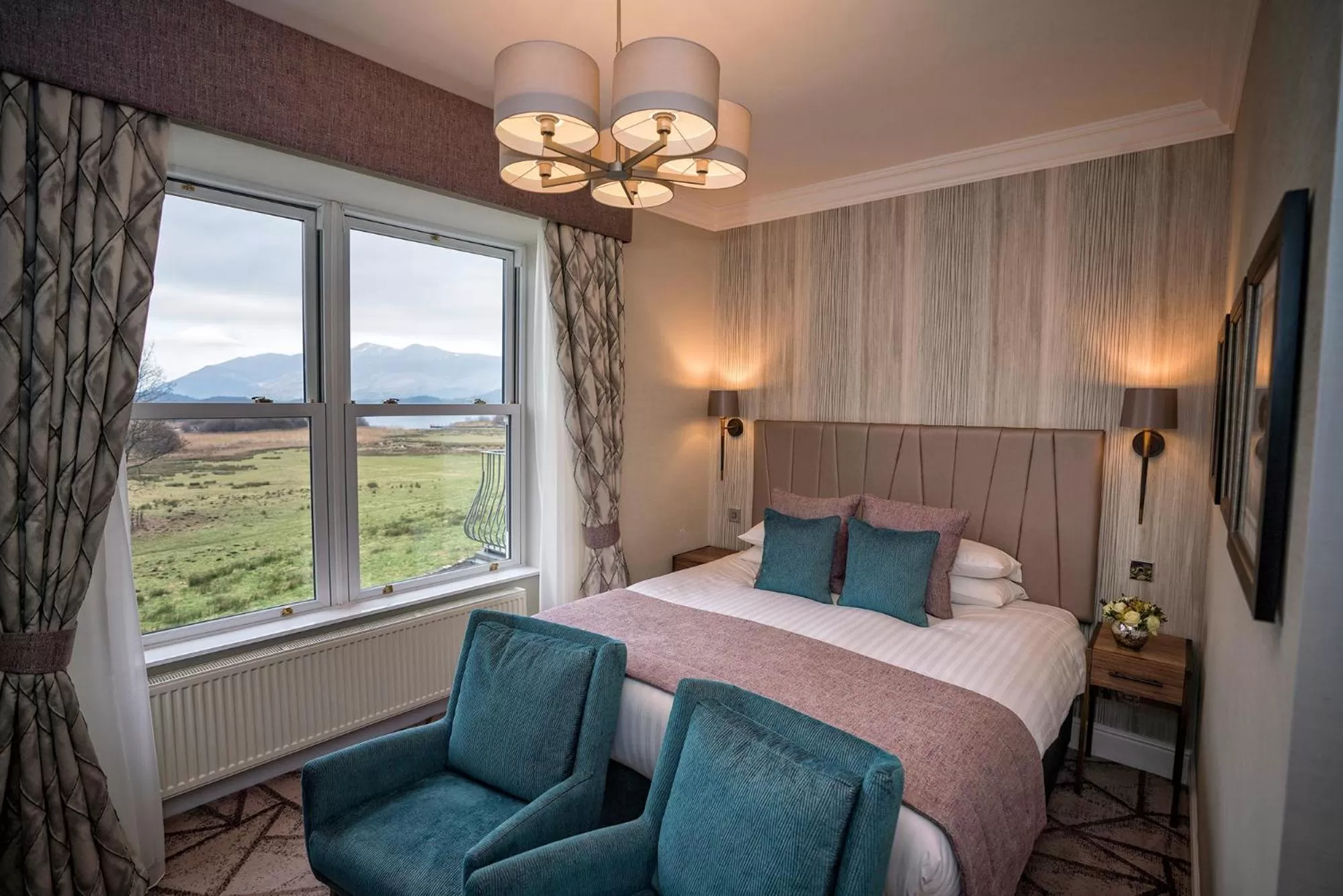 Bed in Lodore Falls Hotel & Spa