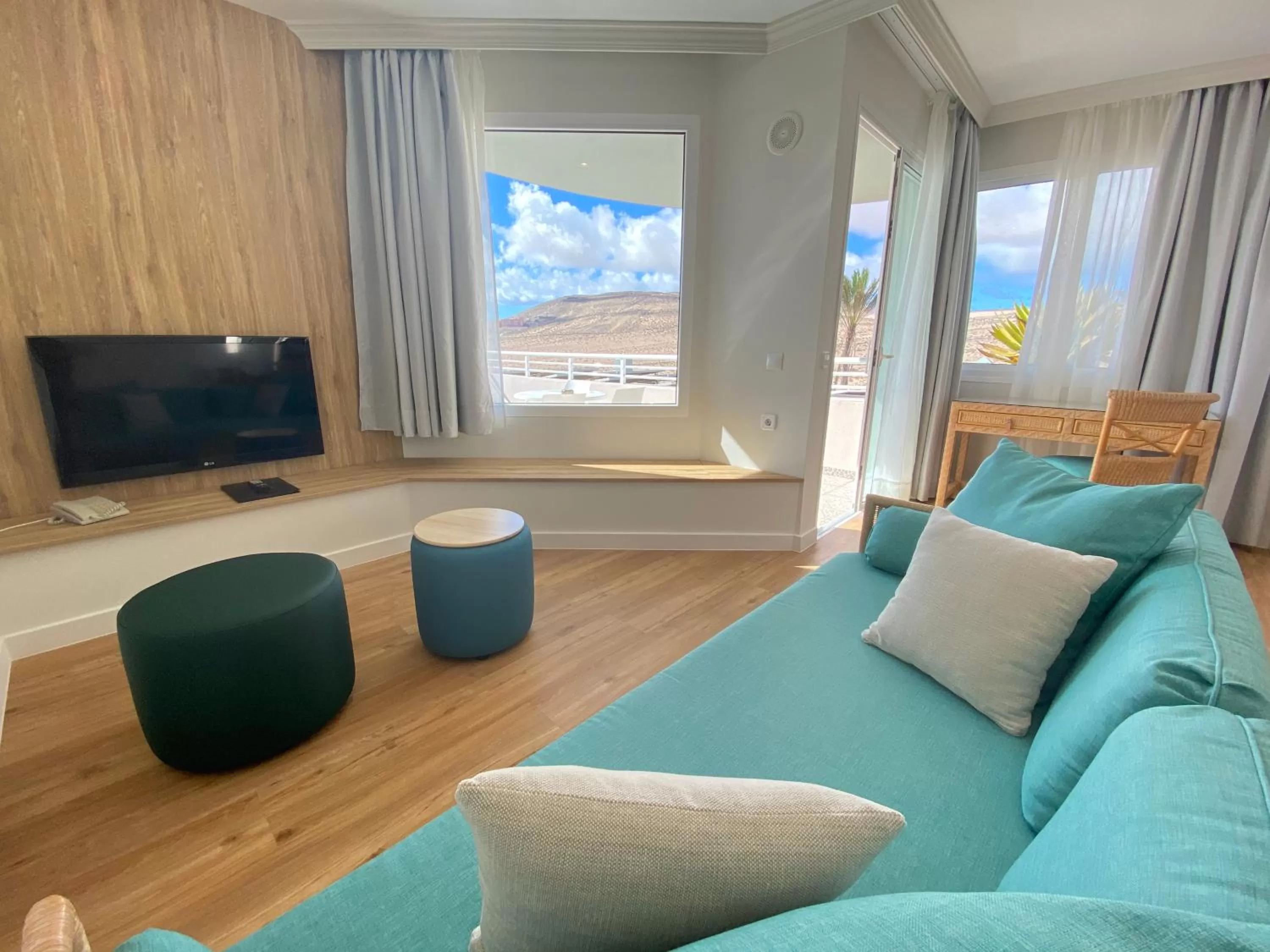 Living room in Hotel Esmeralda Maris by LIVVO