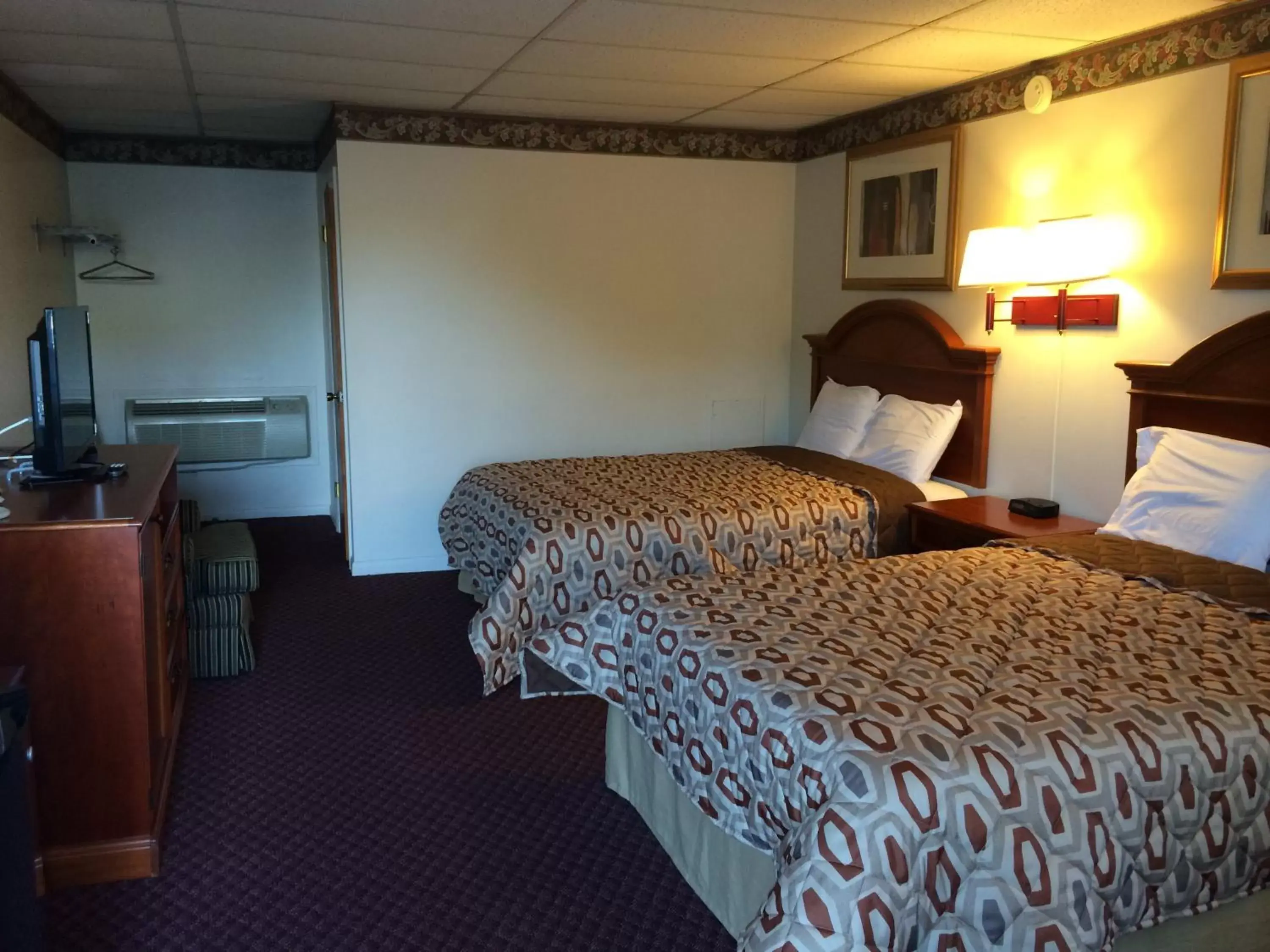 Photo of the whole room, Bed in Americas Best Value Inn - Palmyra/Hershey