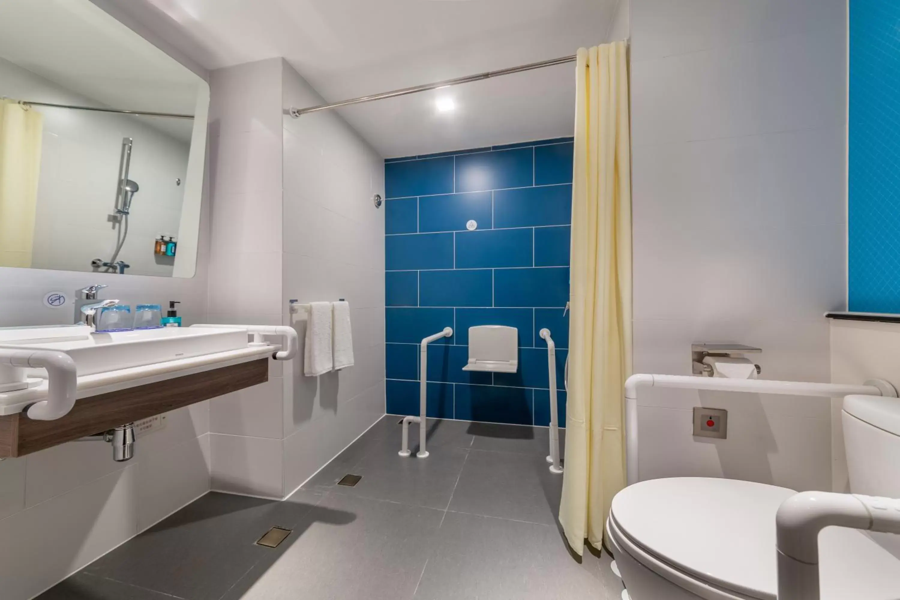 Bathroom in Holiday Inn Express Ningbo City Center, an IHG Hotel