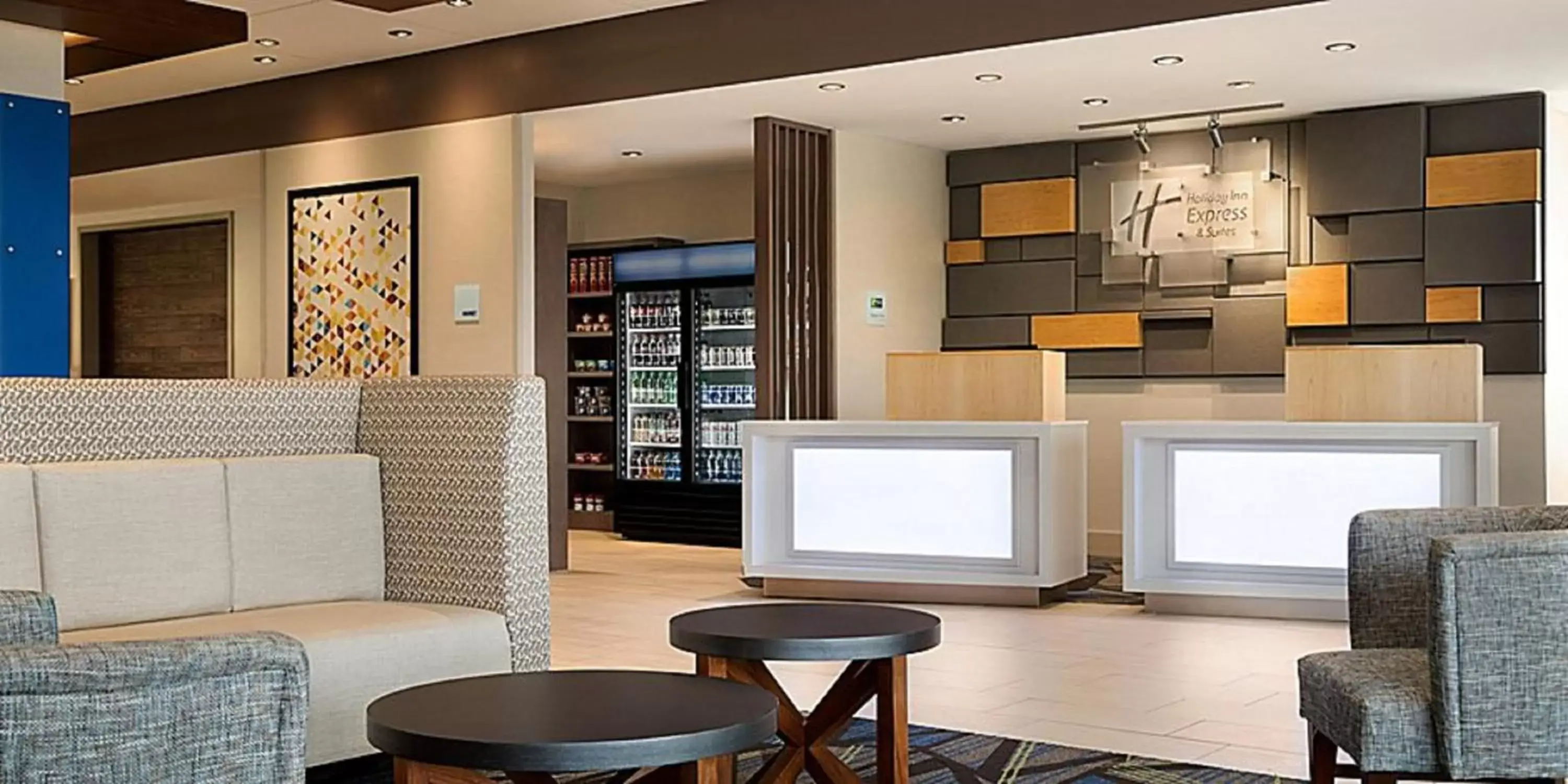 Lobby or reception in Holiday Inn Express & Suites - Savannah W - Chatham Parkway by IHG Lobby or reception in Holiday Inn Express & Suites - Savannah W - Chatham Parkway by IHG