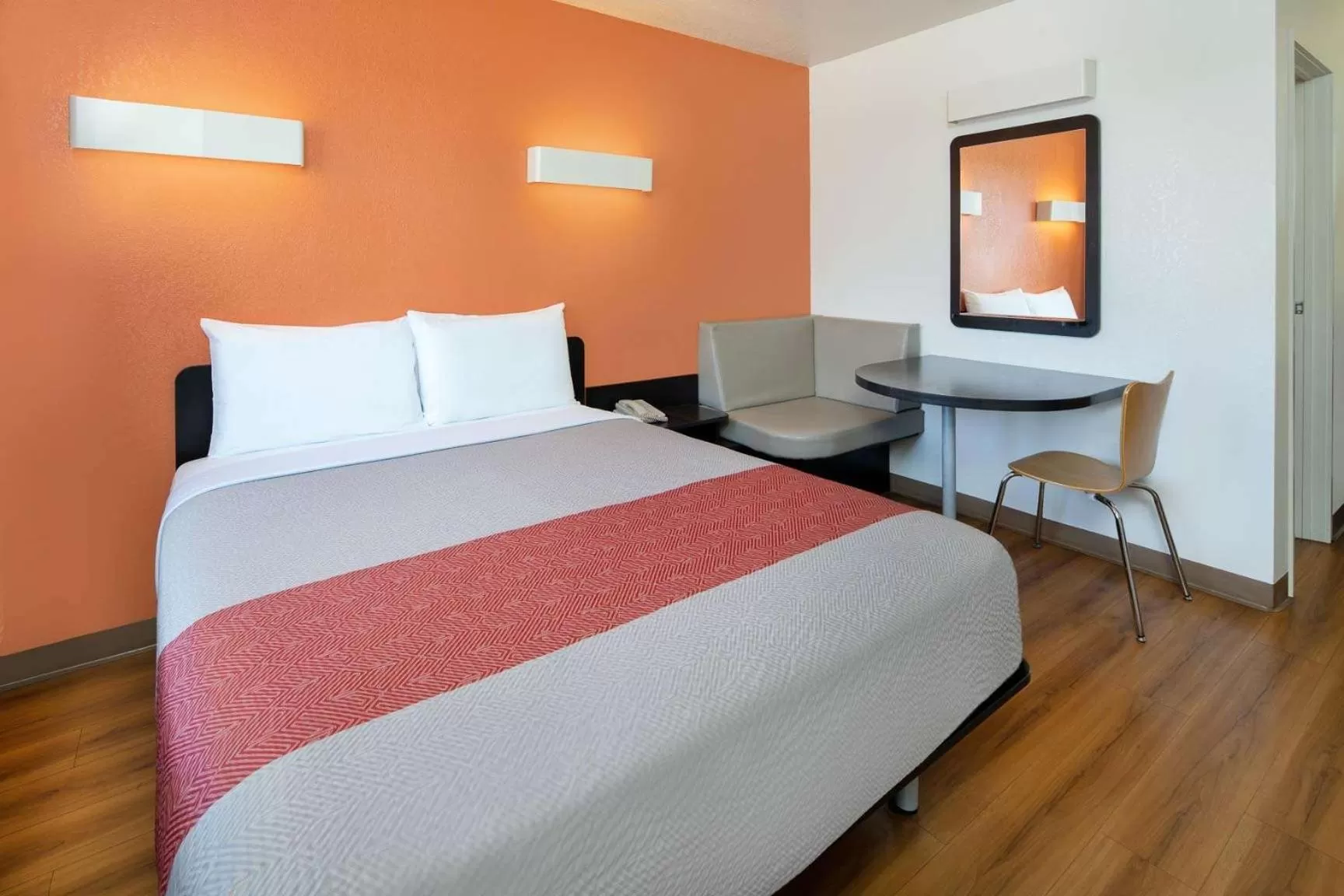 Bedroom, Bed in Motel 6-Arcadia, CA - Los Angeles - Pasadena Area