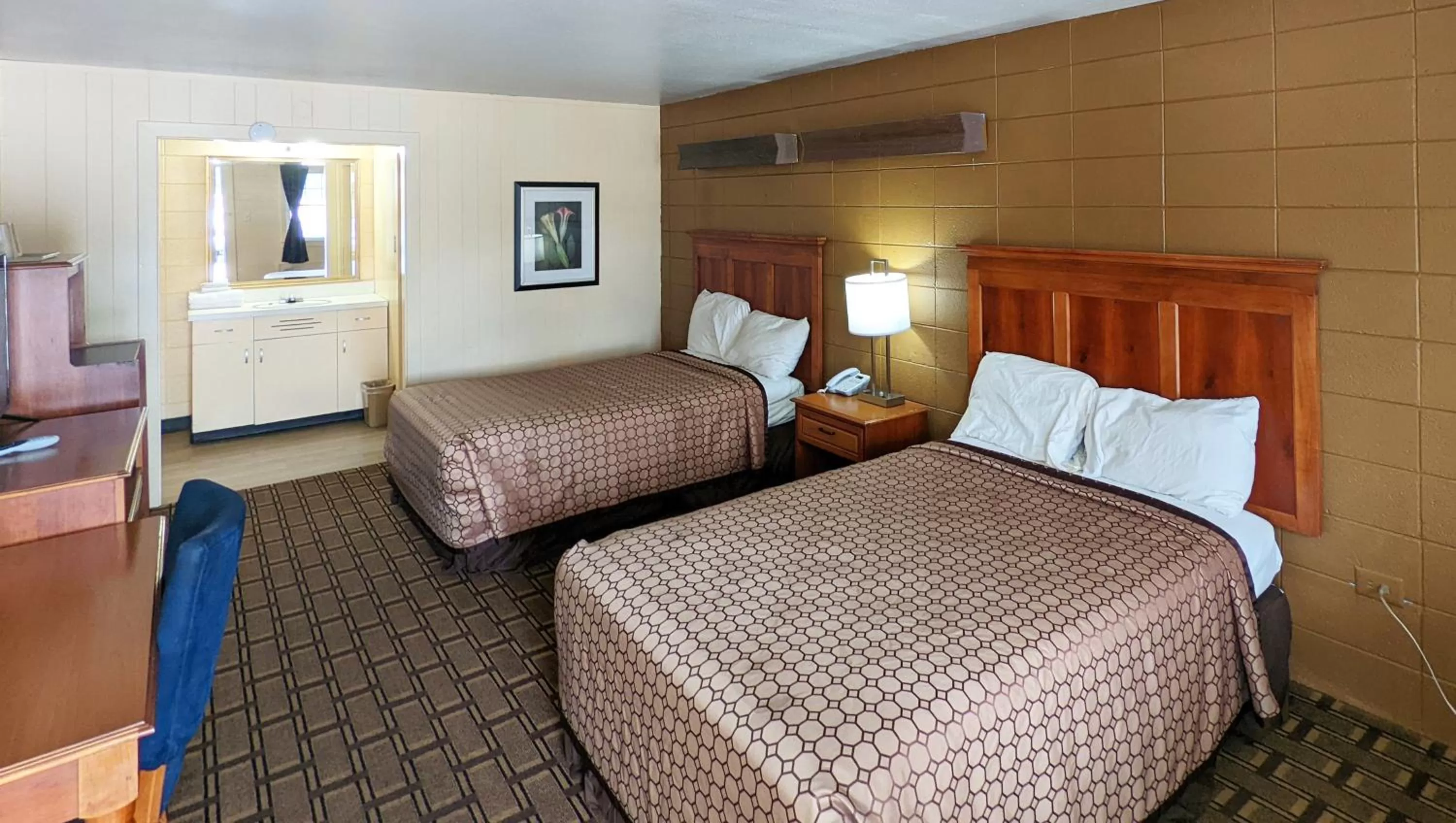 Photo of the whole room, Bed in M Star Hotel Cleveland