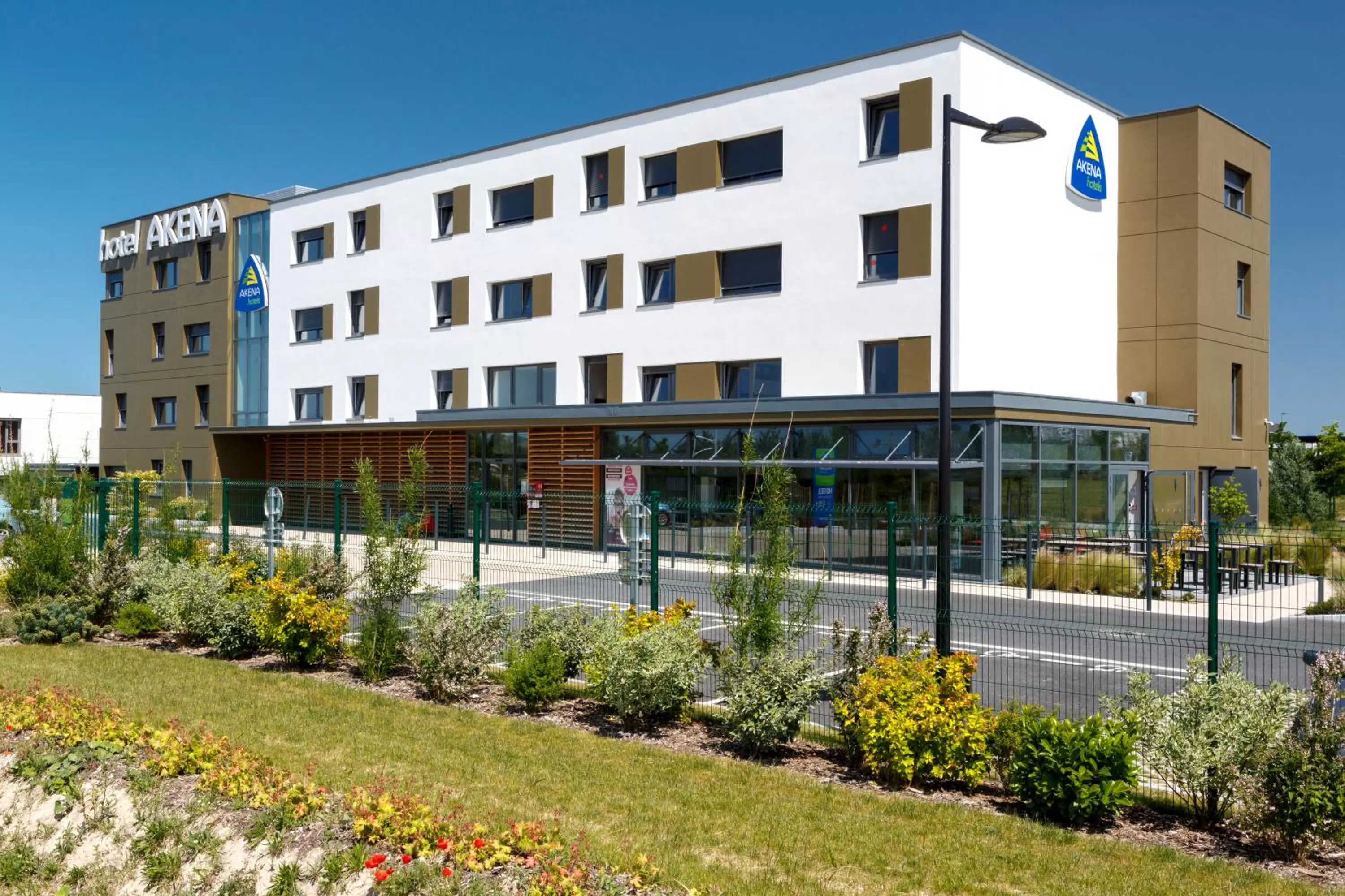 Property building in Hôtel Akena Reims Bezannes