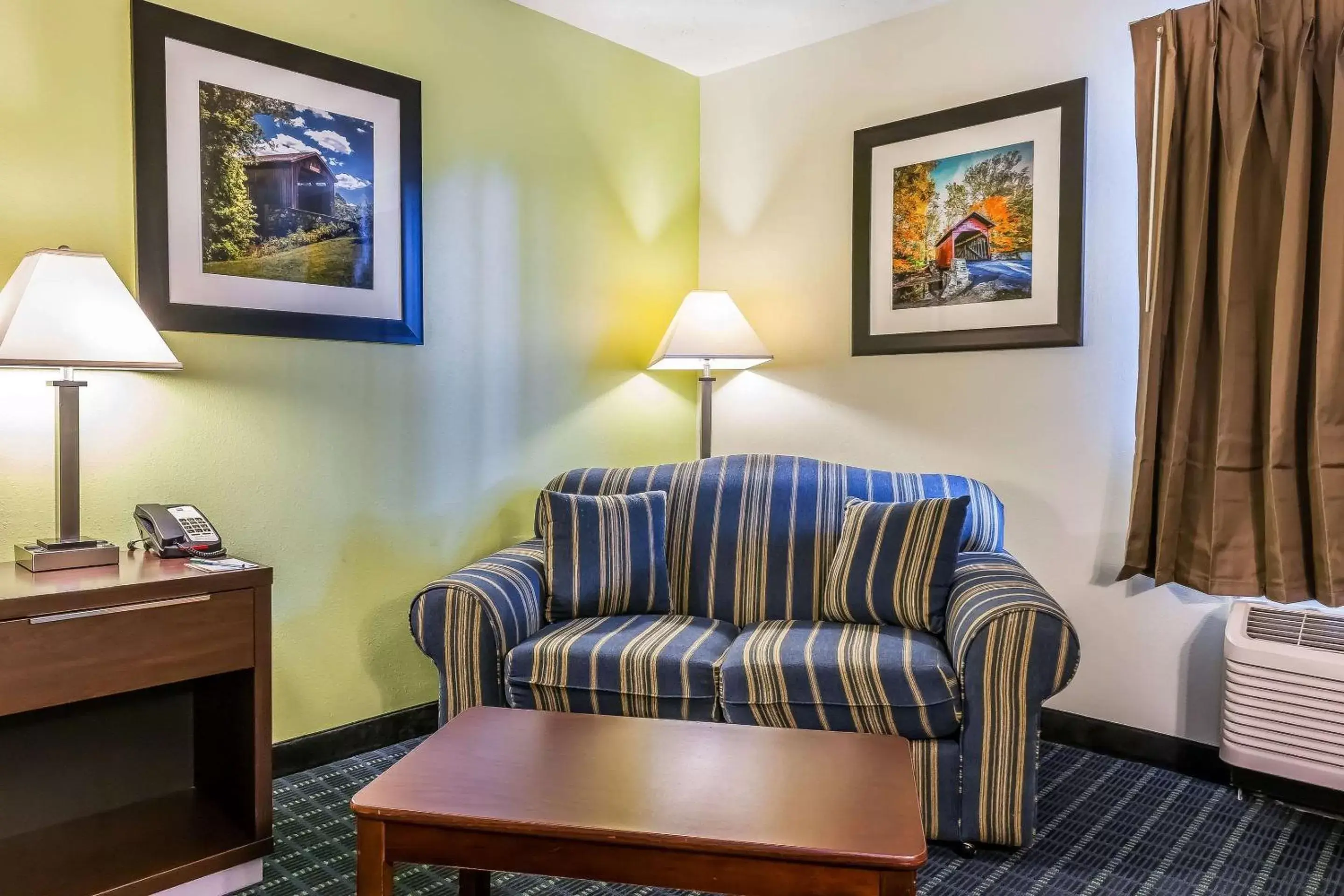 Photo of the whole room, Seating Area in Quality Inn Jackson