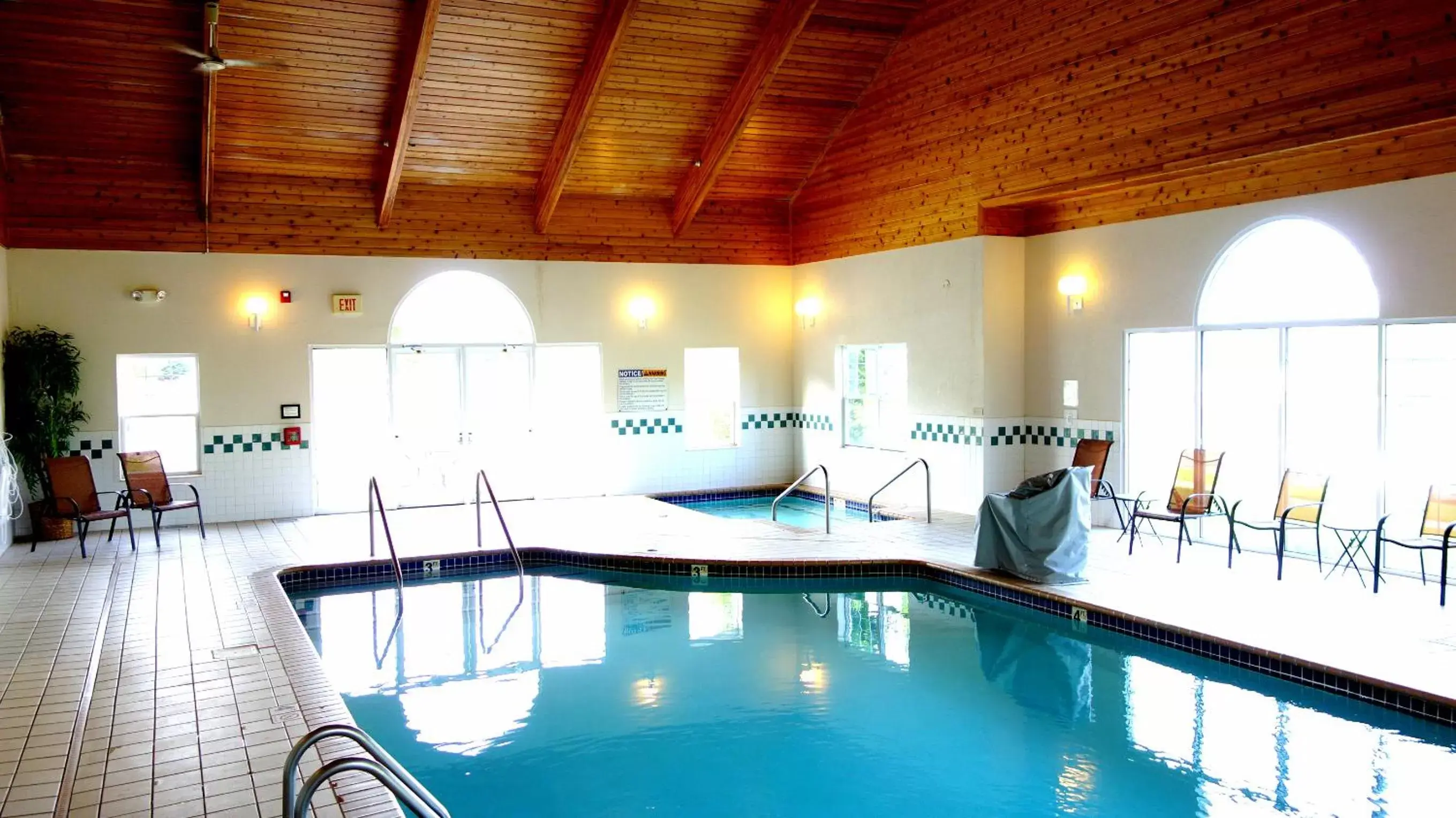 Hot Spring Bath, Swimming Pool in Country Inn River Falls