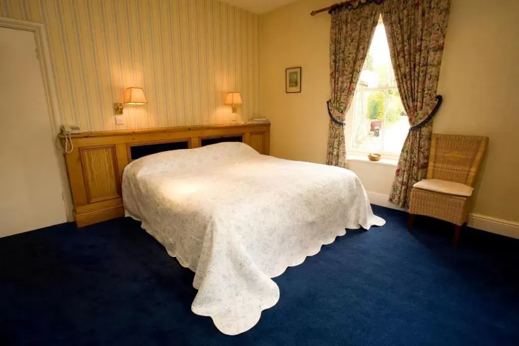 Photo of the whole room, Bed in Calf's Head Hotel