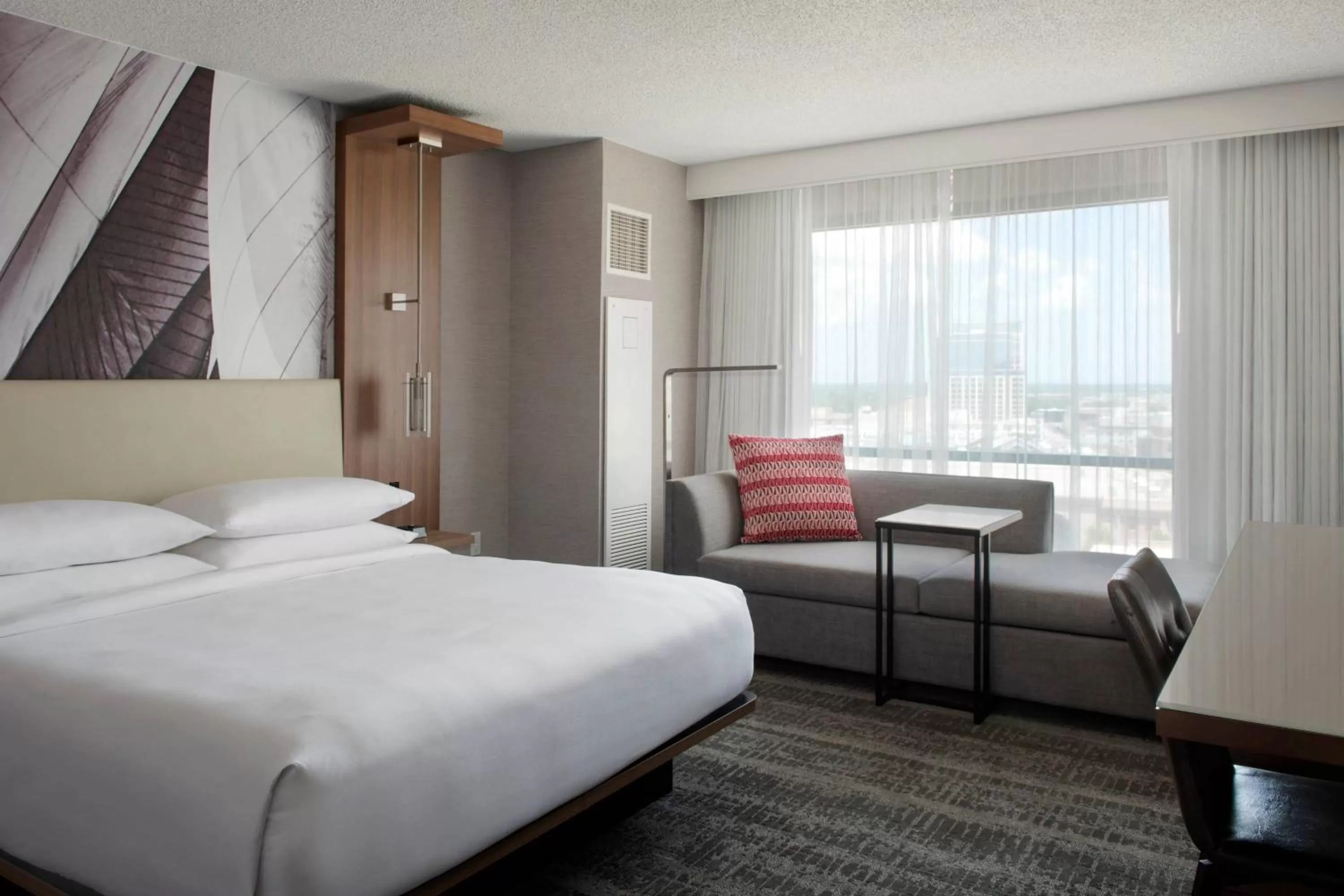 King Room with City View - Hearing Accessible in Norfolk Waterside Marriott