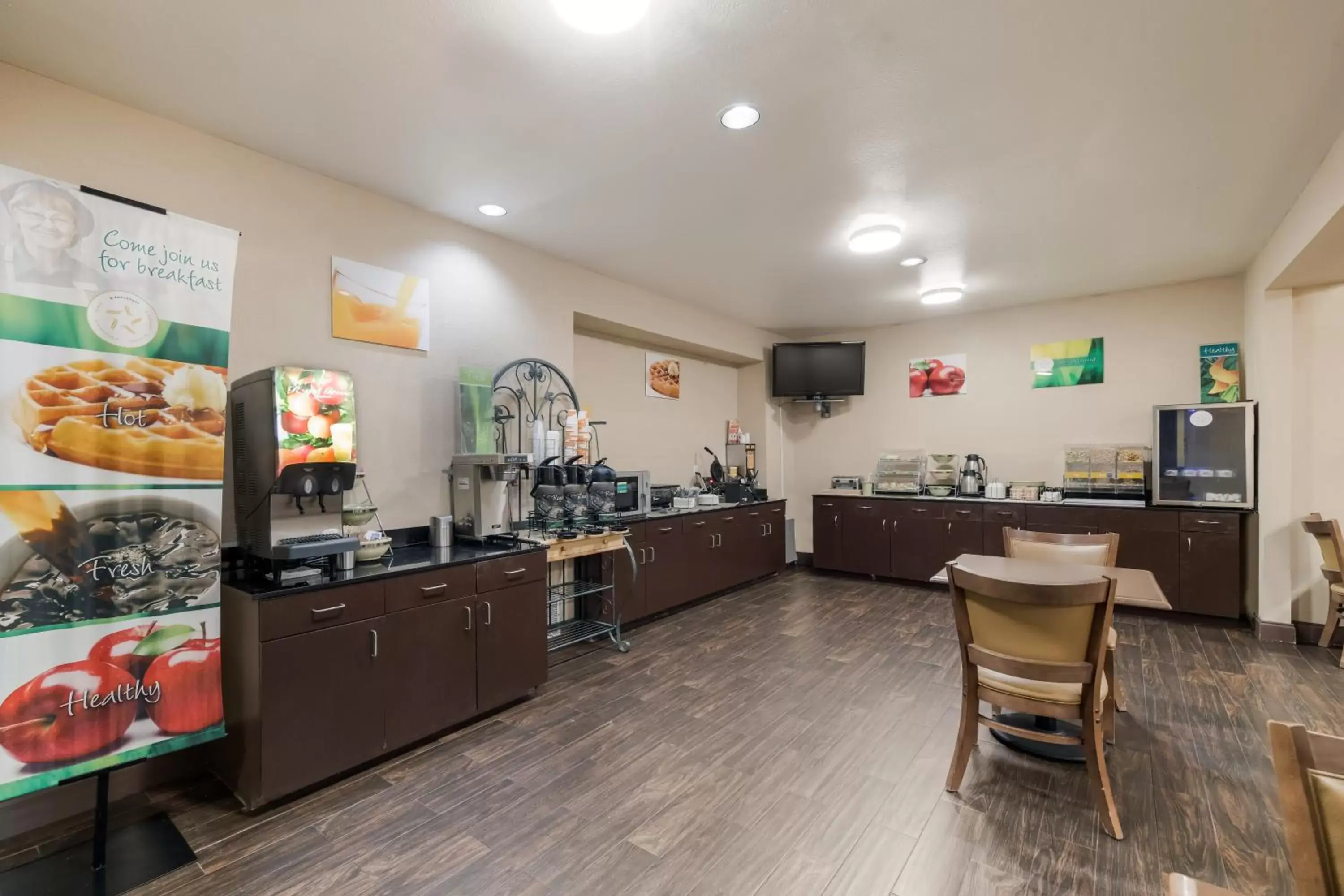 Breakfast, Restaurant/Places to Eat in Quality Inn and Suites Terrell