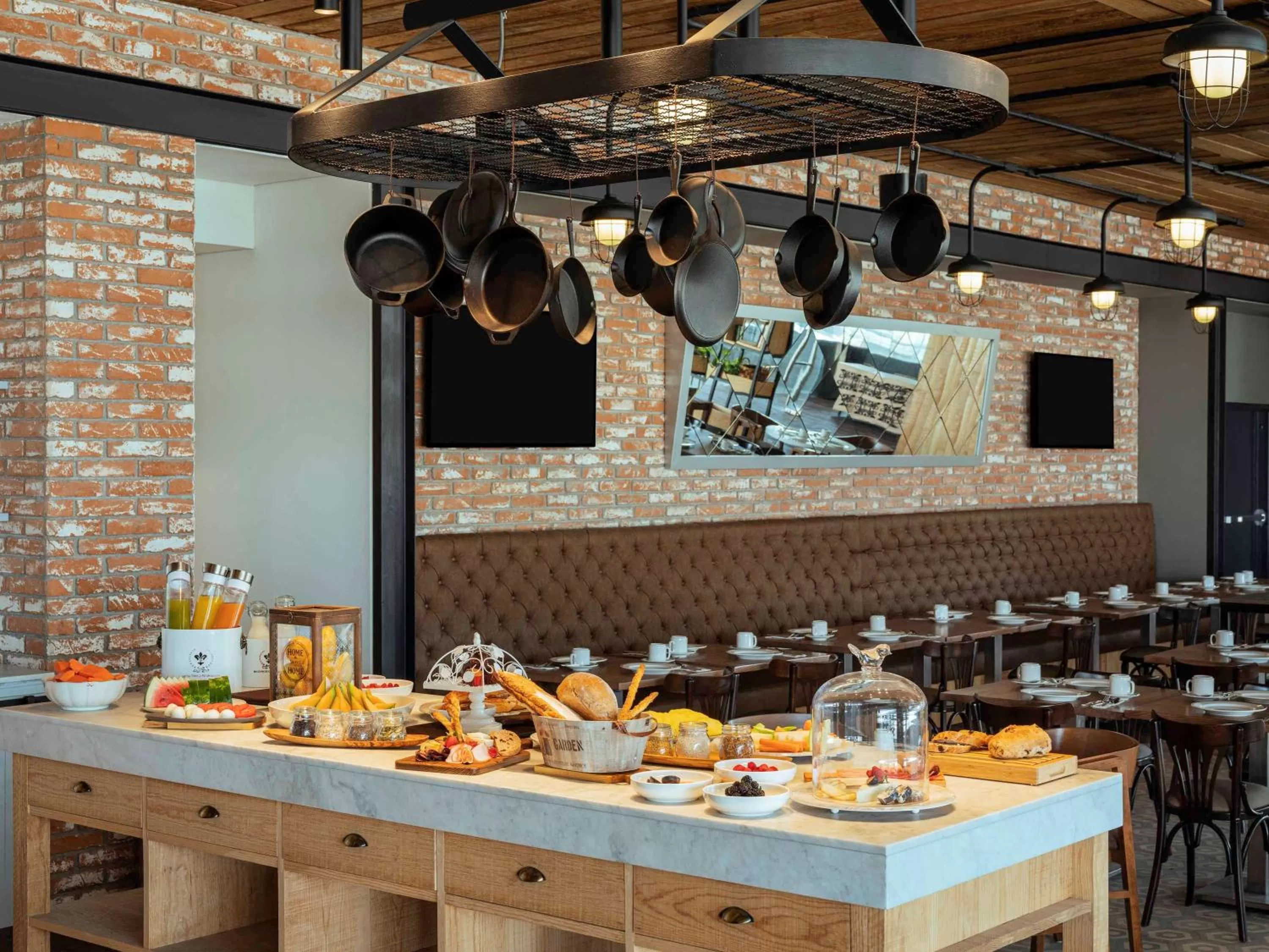 Restaurant/places to eat in Novotel Mexico City Toreo