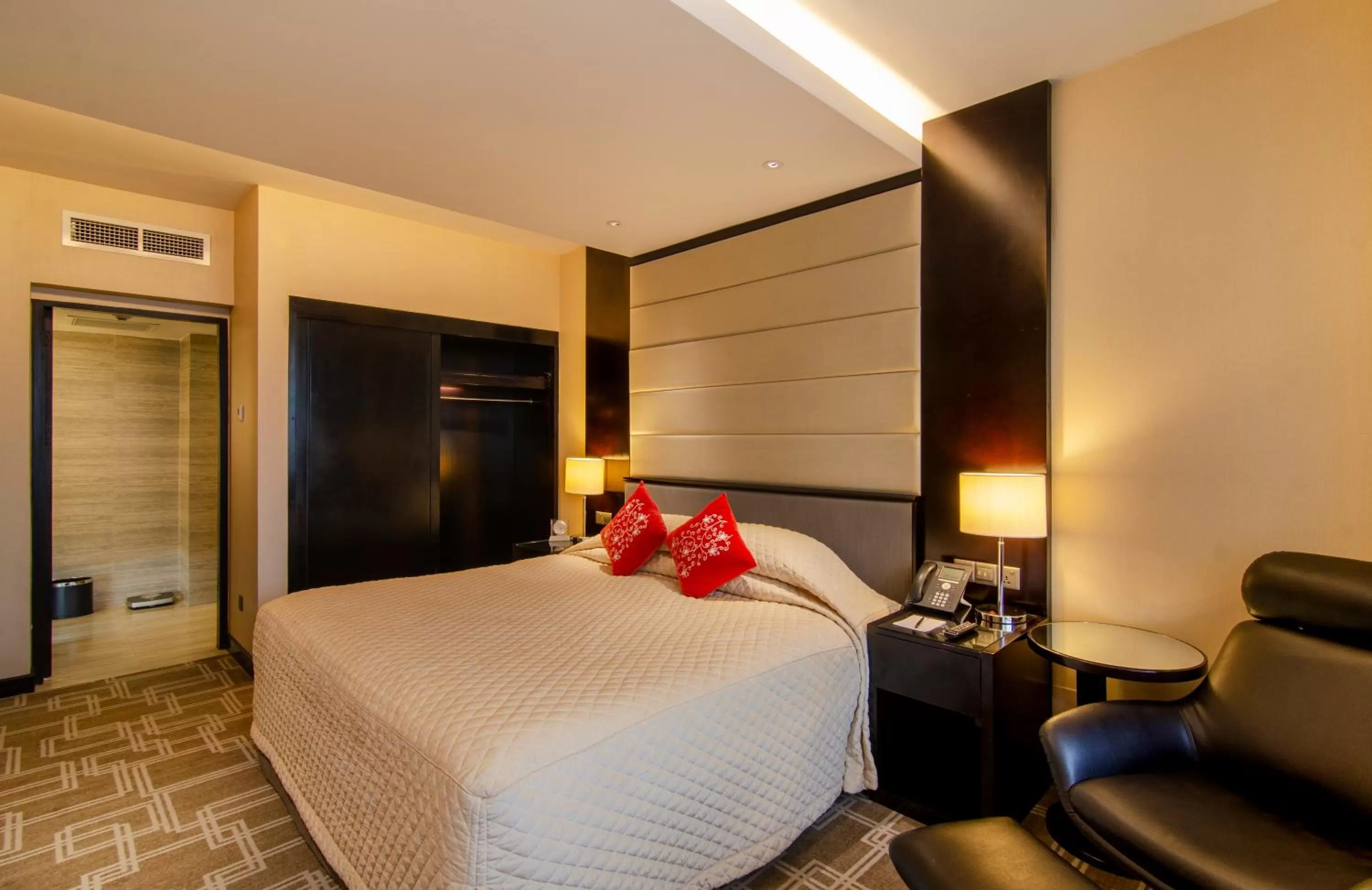 Bed in Pan Pacific Sonargaon Dhaka