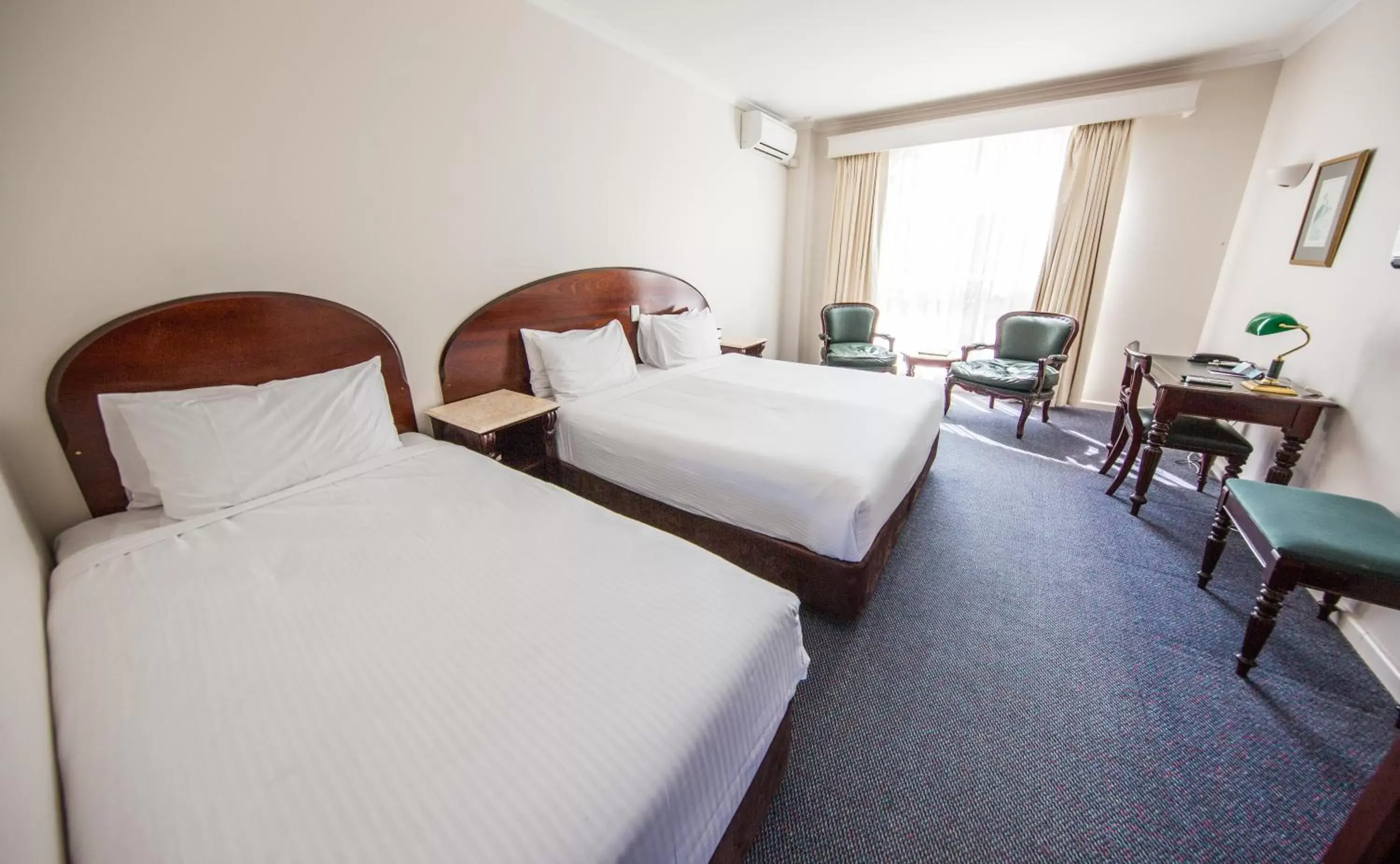 Bed in Mercure Ballarat Hotel & Convention Centre