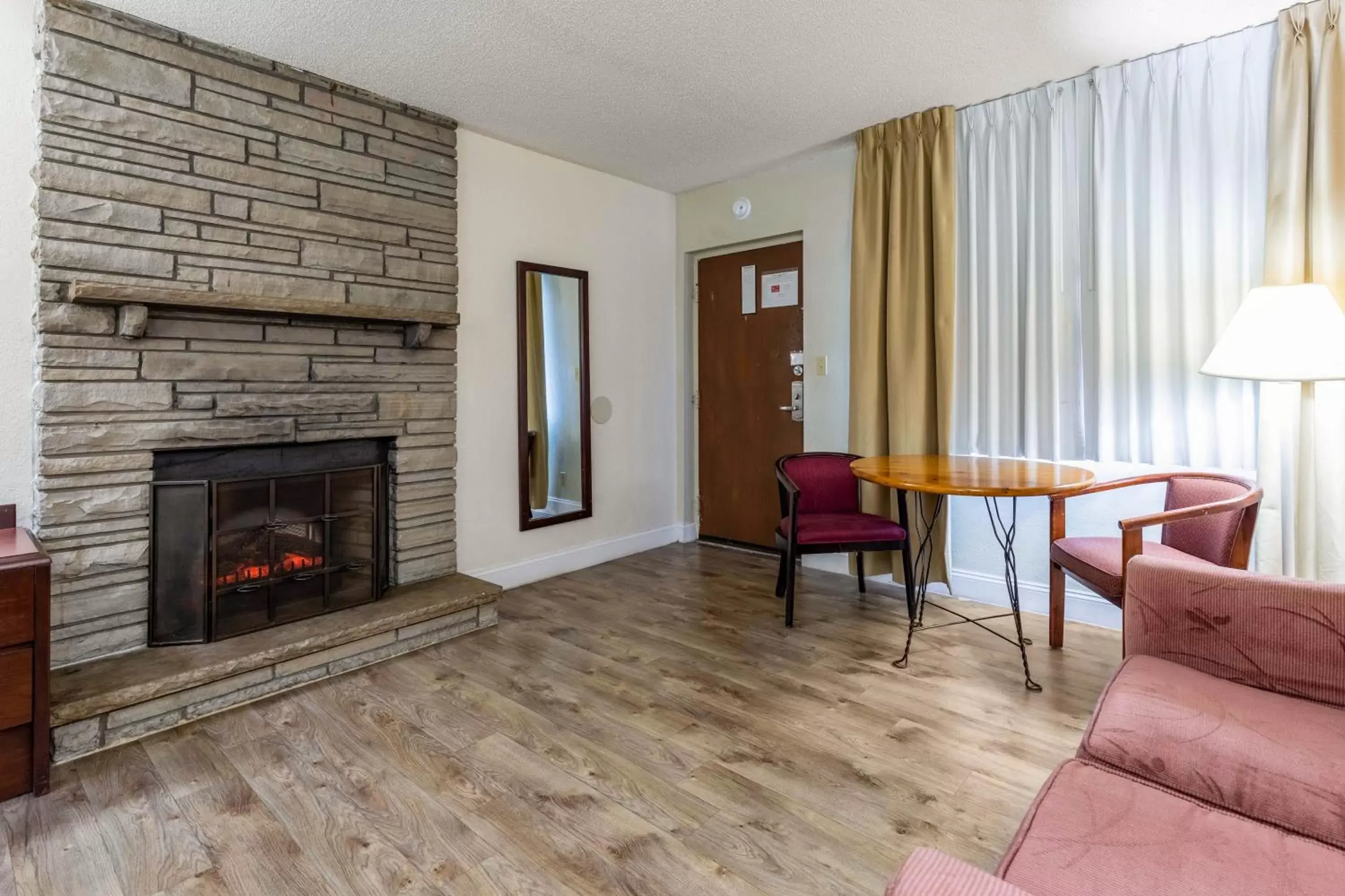 Seating Area in Econo Lodge Inn & Suites on the River