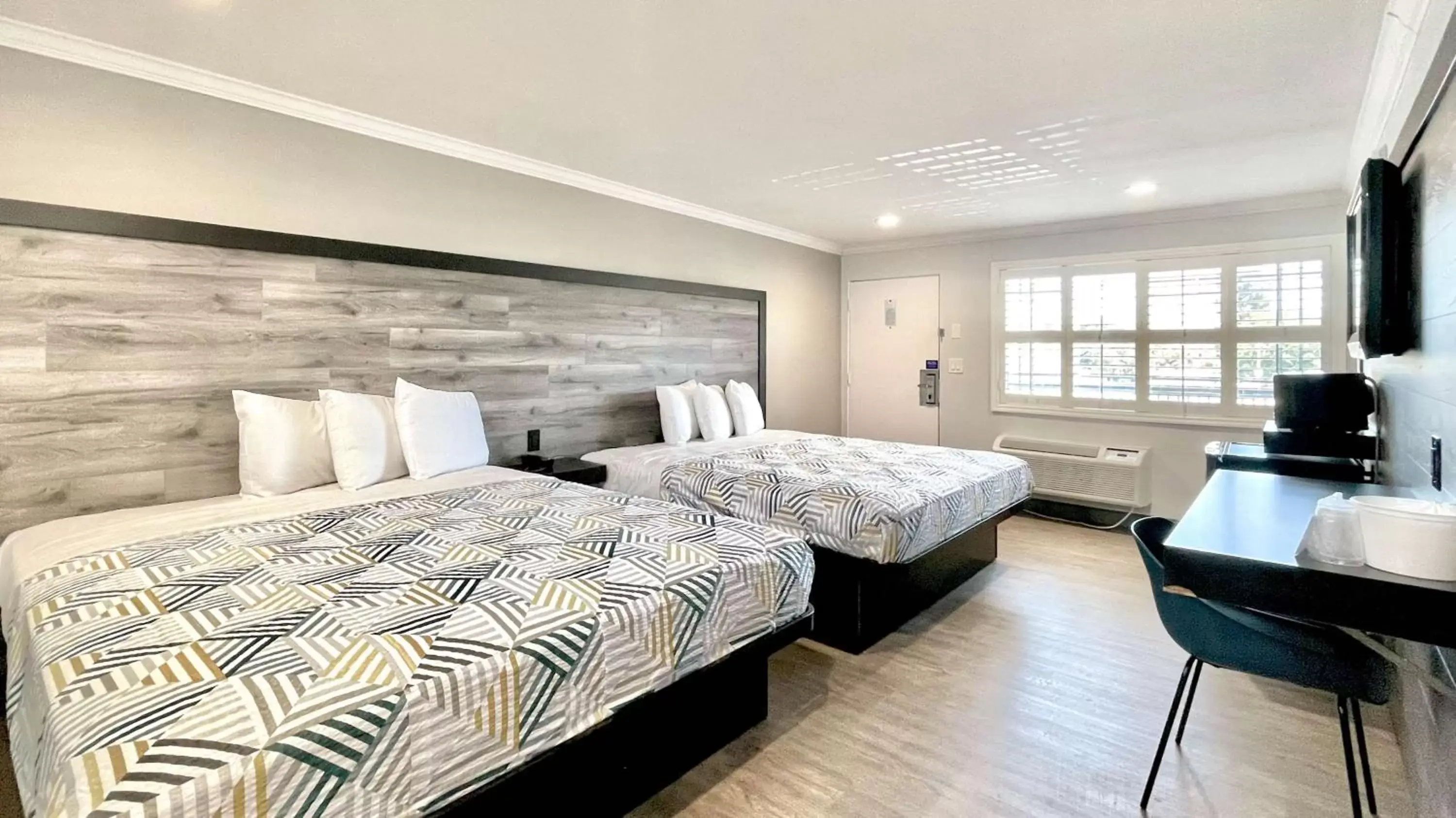 Bedroom, Bed in Motel 6 Pico Rivera - Los Angeles, CA