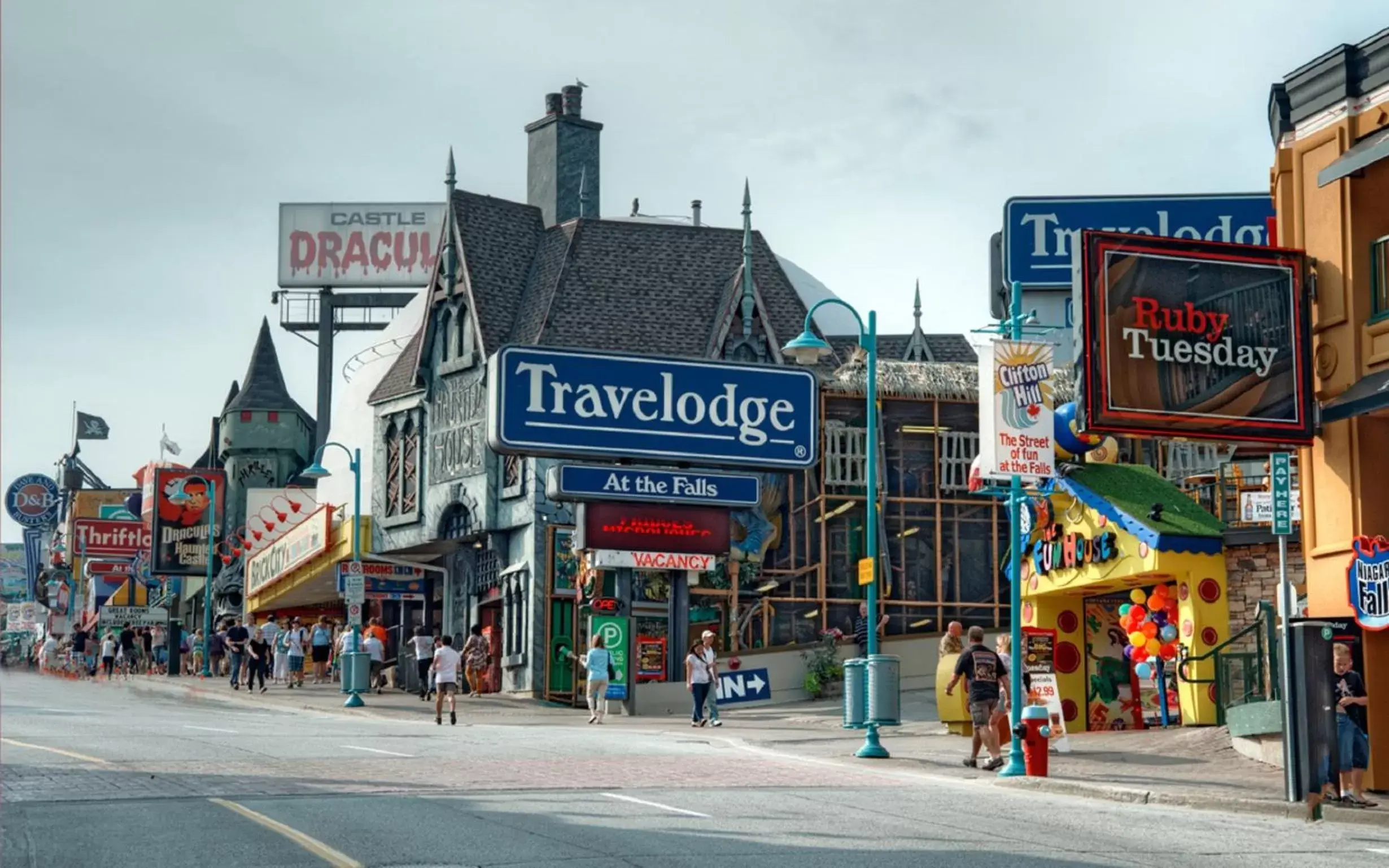 Facade/entrance in Travelodge by Wyndham Niagara Falls At the Falls