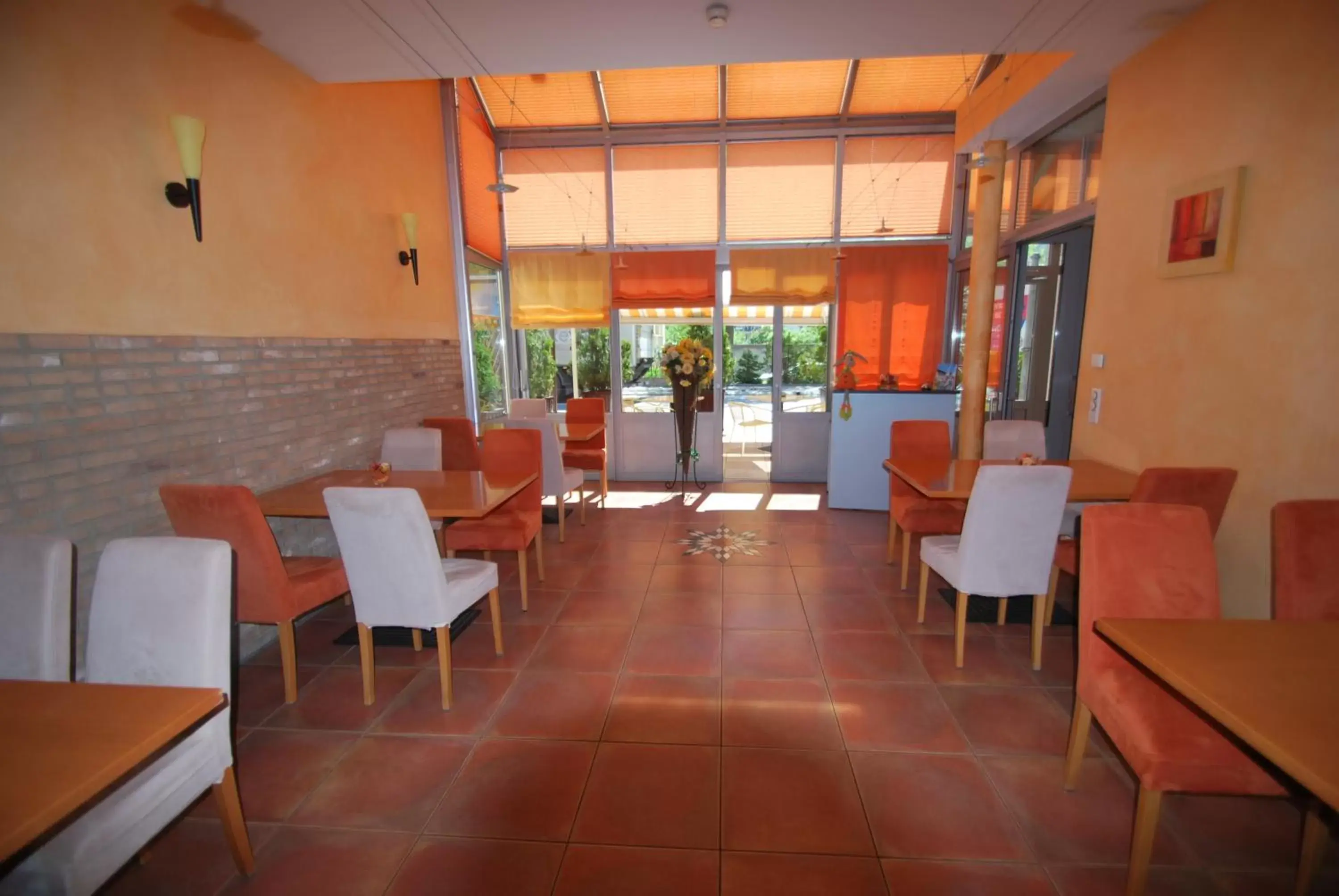 Area and facilities, Restaurant/Places to Eat in La Promenade
