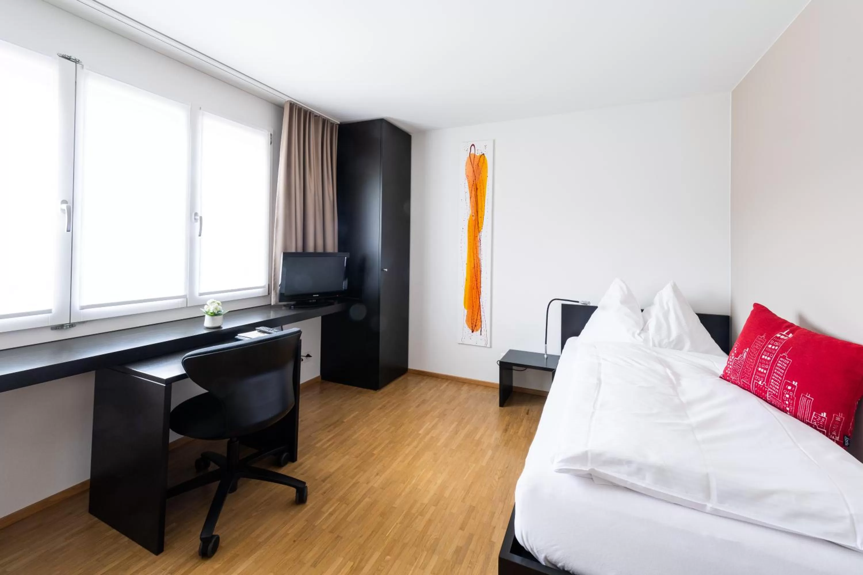 Shower, Bed in Hotel Bauernhof - Self Check-In Hotel