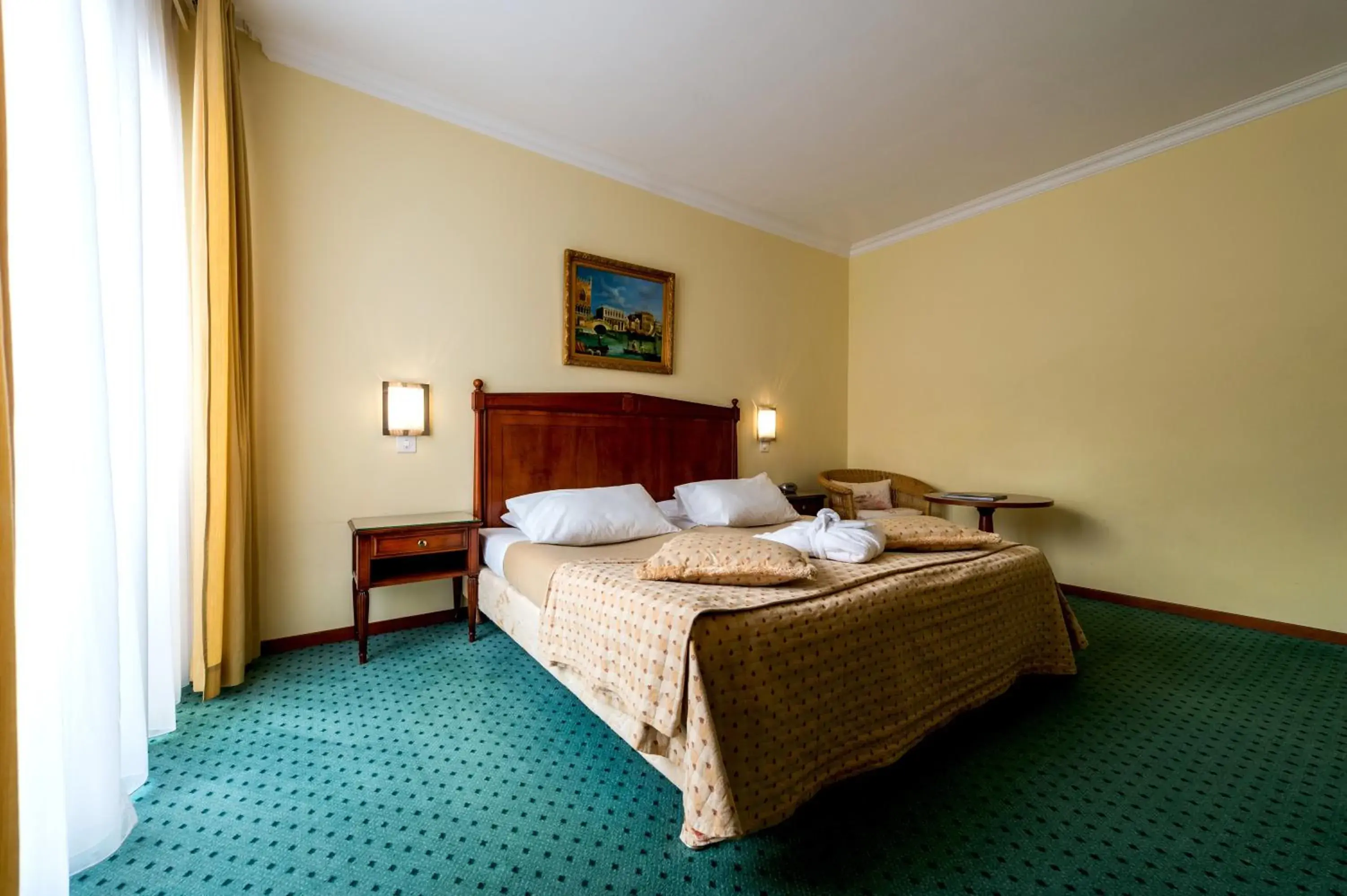 Bed in Hotel Churchill