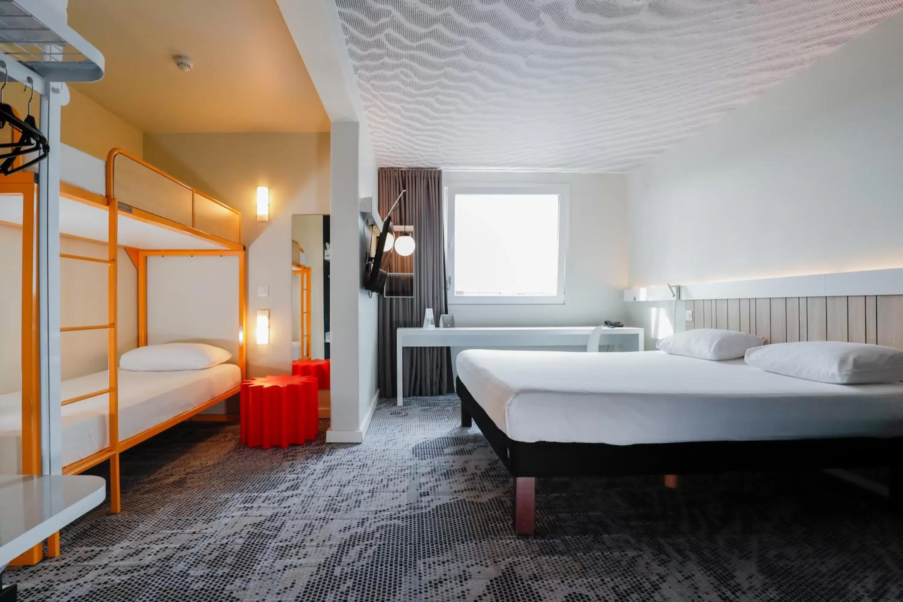 Photo of the whole room, Bed in Ibis Luxembourg Airport