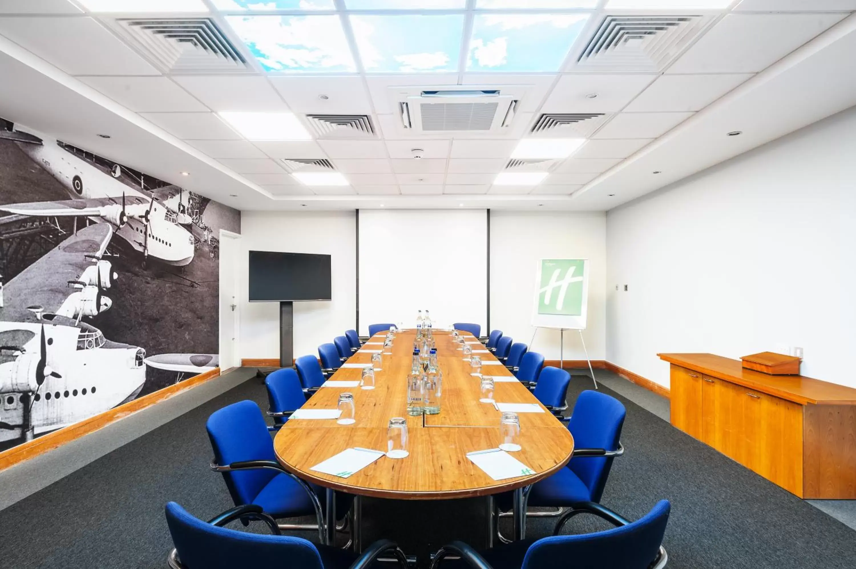 Meeting/conference room in Holiday Inn Rochester-Chatham, an IHG Hotel