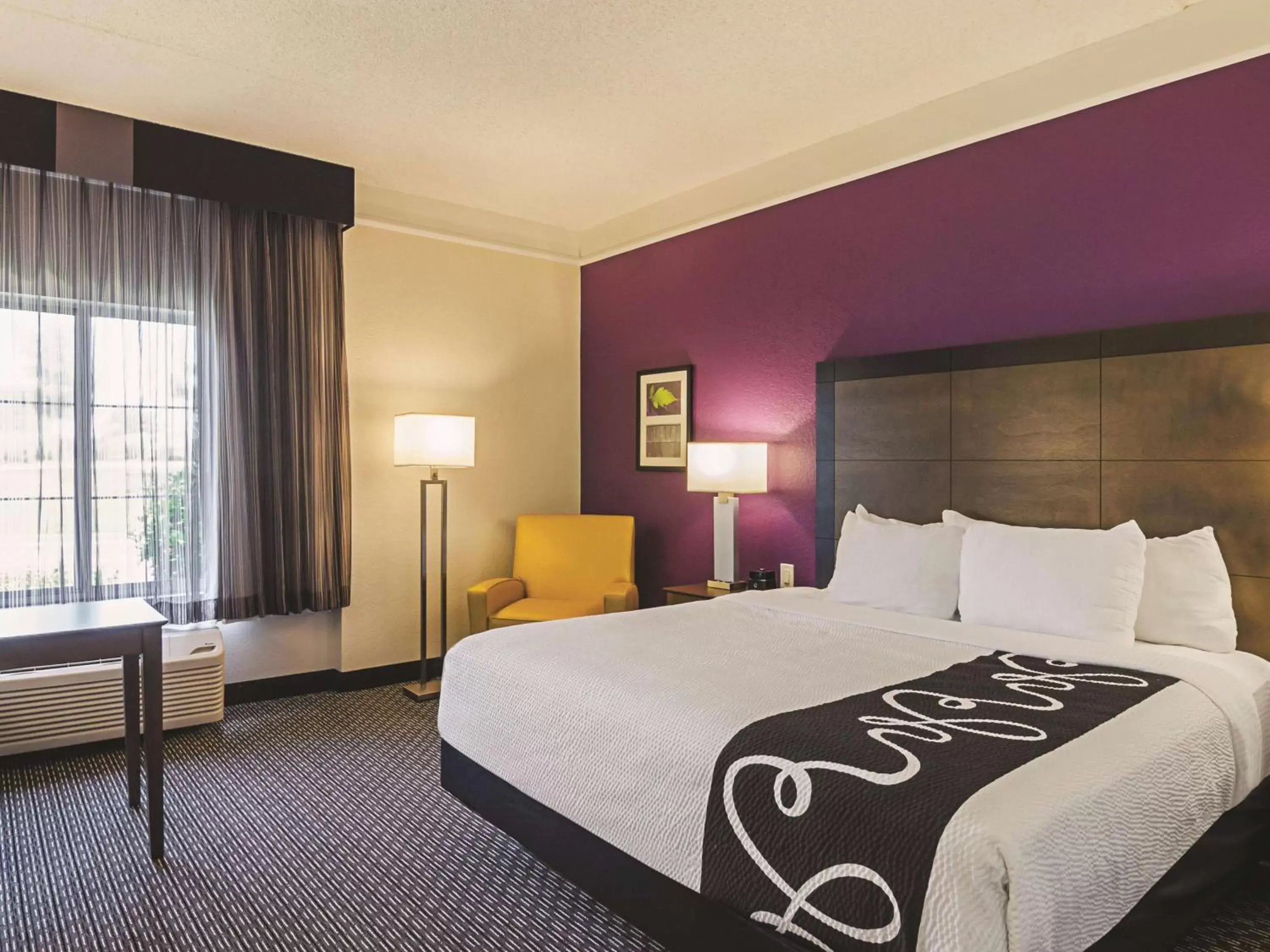 Photo of the whole room, Bed in La Quinta by Wyndham Denver Airport DIA