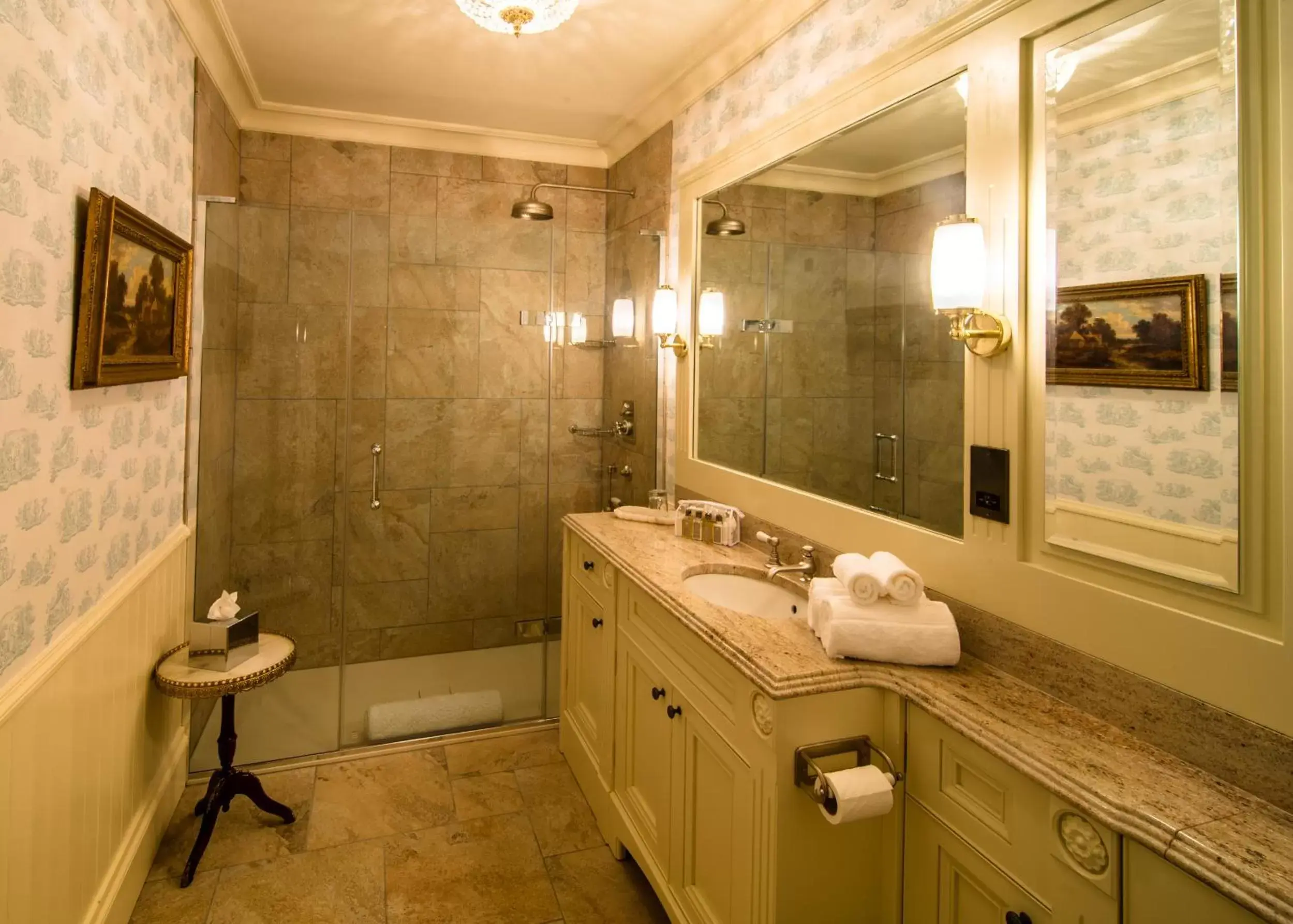 Shower, Bathroom in Crossbasket Castle